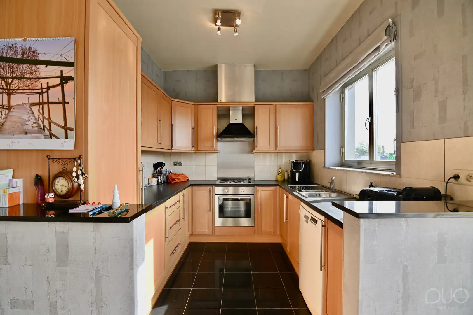 Ruim pand - makkelijk op te delen in 2 appartementen en grote tuin in het centrum van Zepperen foto 15