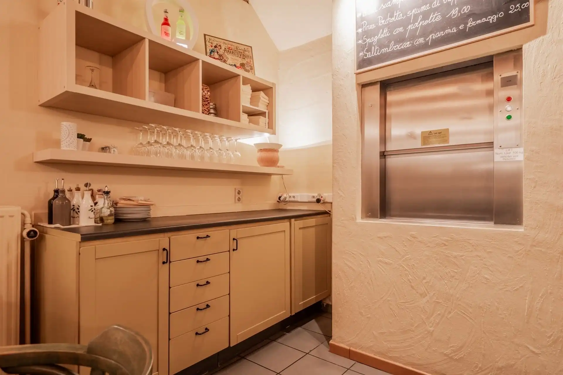 Handel 98 m2 en 62 m2 op 1e verd + duplex appartement op 2e & 3e  foto 8