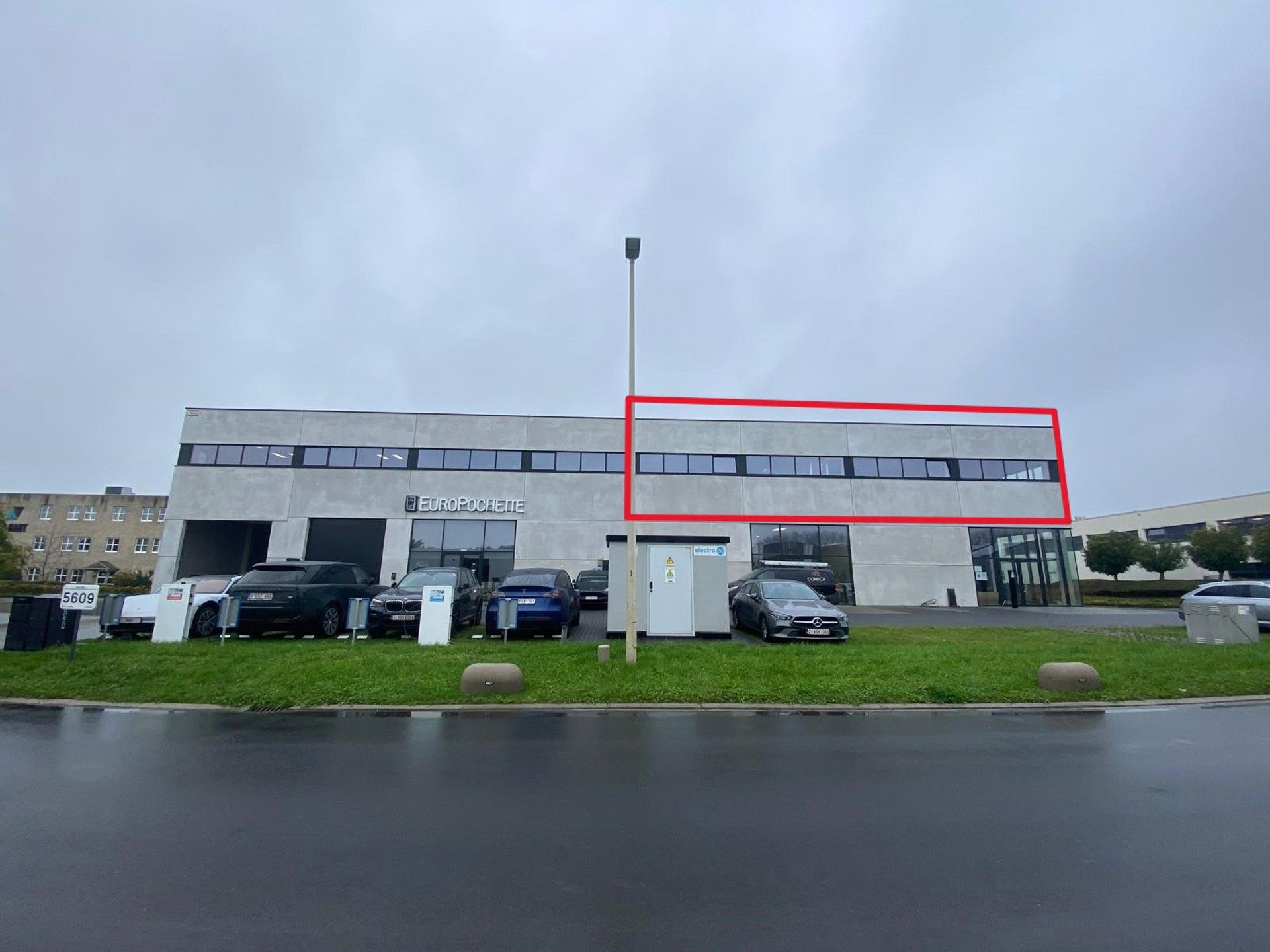 Te huur: Kantoorruimte ca 288m² in industriegebied Kruibeke foto {{pictureIndex}}