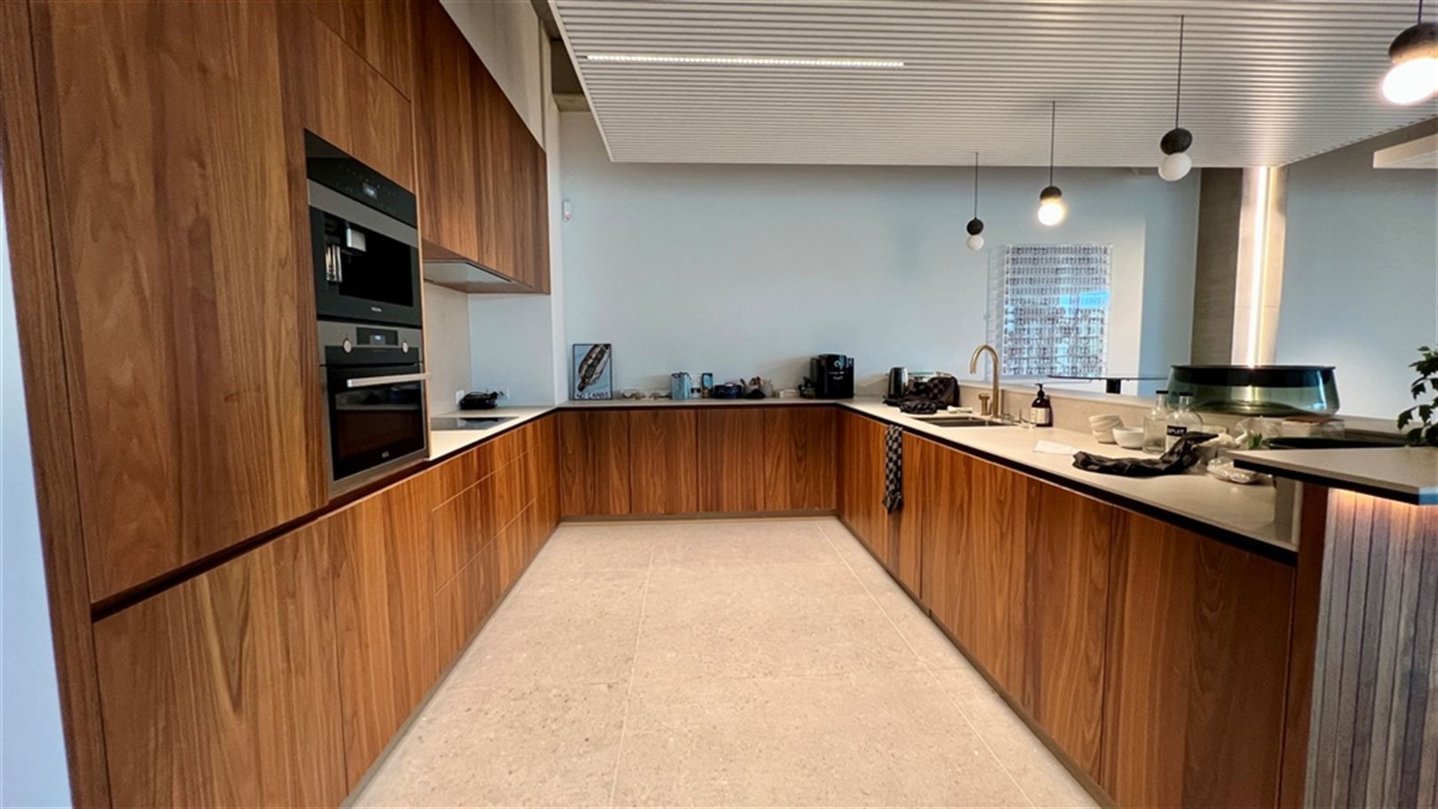 Moderne kantoren op zichtlocatie langs de E40 foto 9