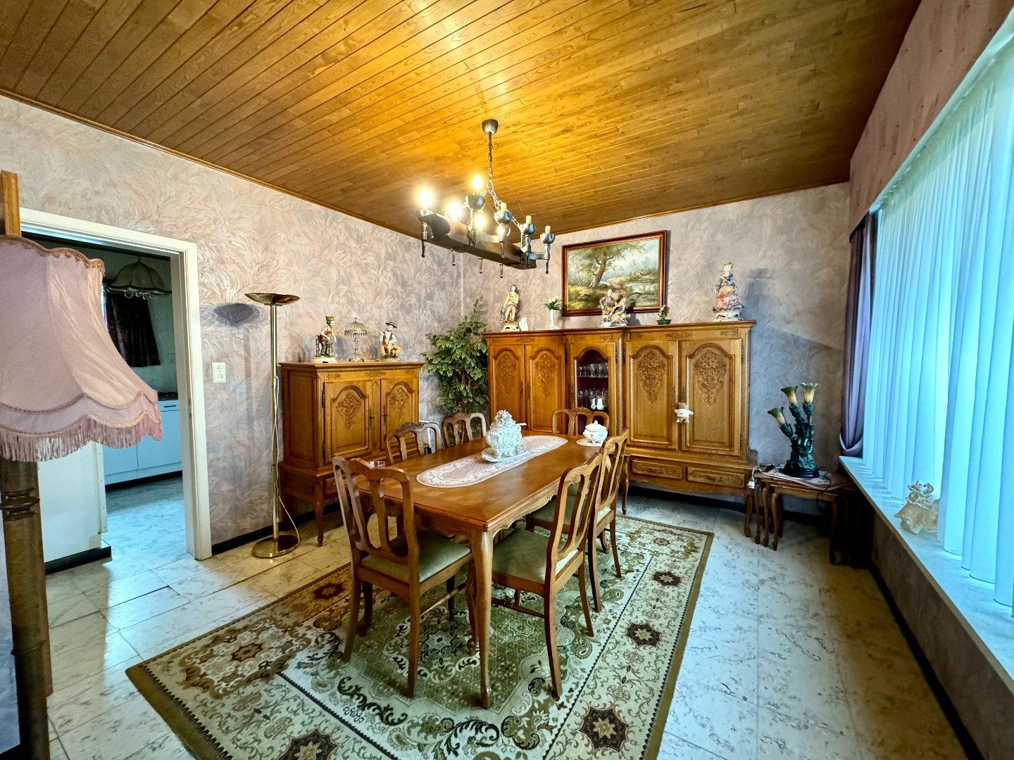 TE RENOVEREN WONING MET 4 SLPKS, TUIN EN DUBBELE GARAGE foto 9
