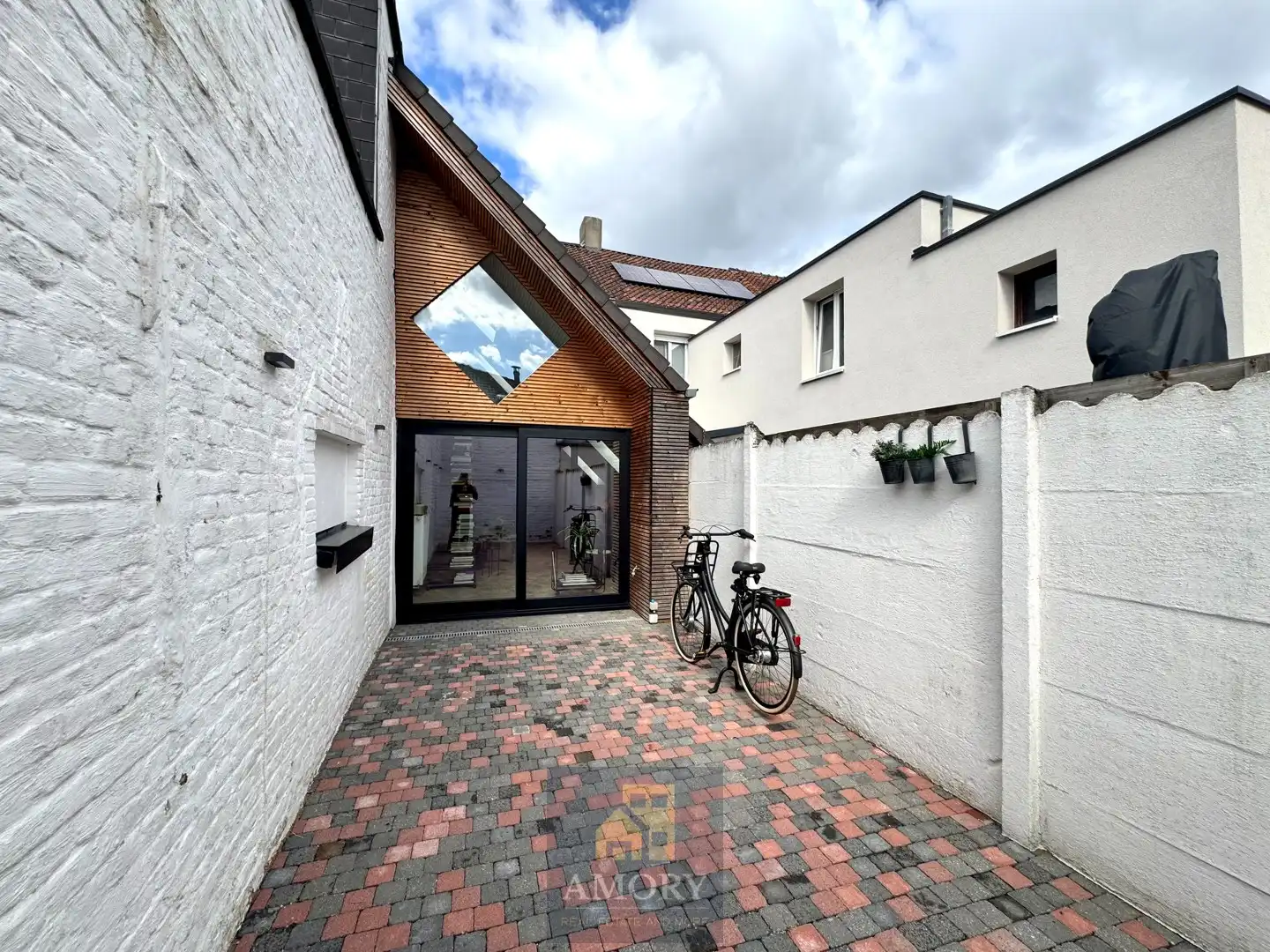 Stijlvol gerenoveerde woning in centrum Harelbeke foto 7