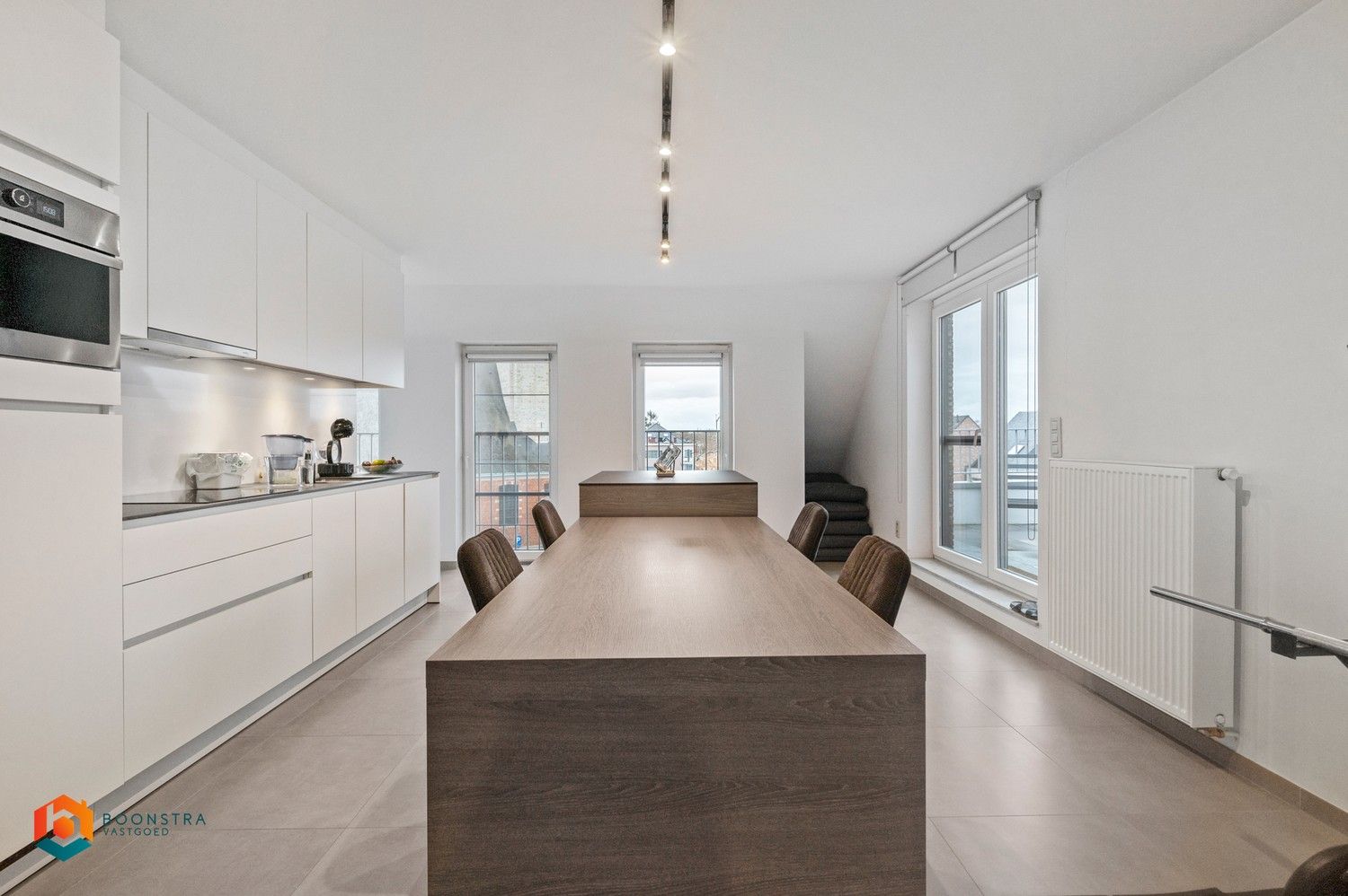 Lichtrijk penthouse met één slpkr en twee terrassen foto 4