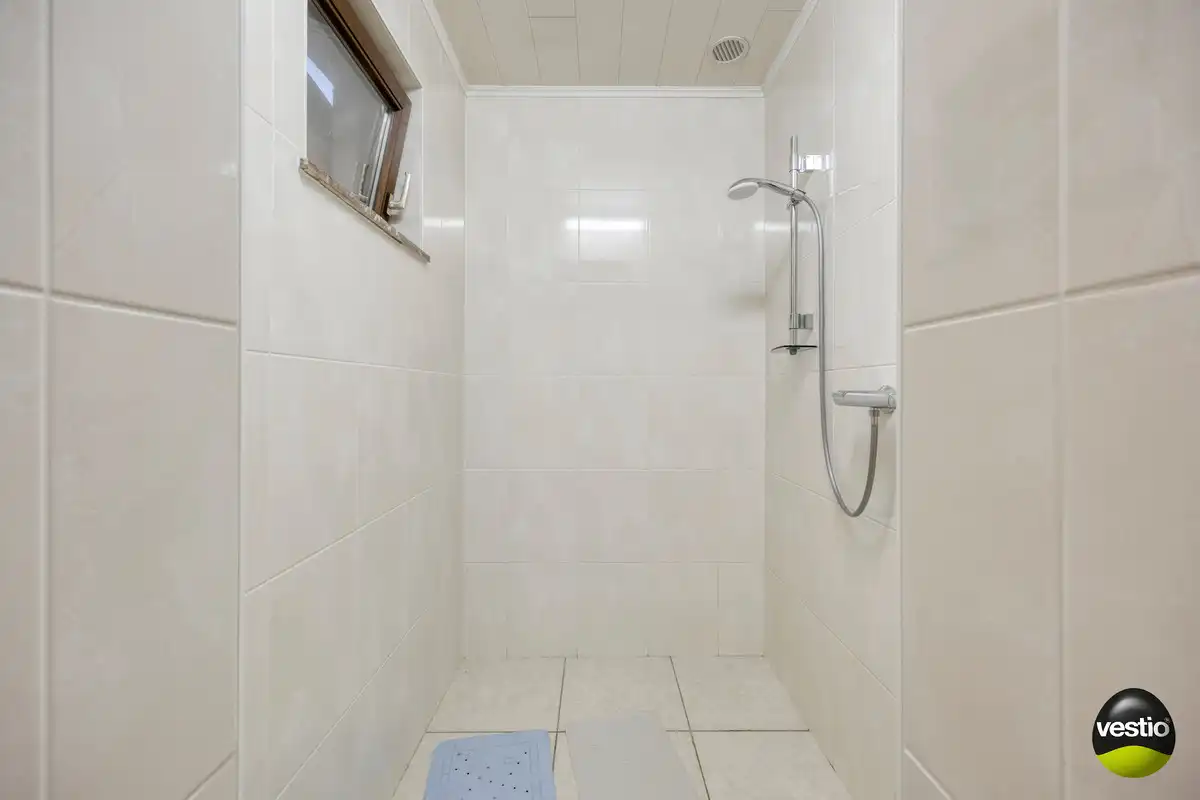 RUSTIG GELEGEN RUIME VRIJSTAANDE WONING MET GROTE TUIN OP 22A49CA TE HOESELT. foto 15