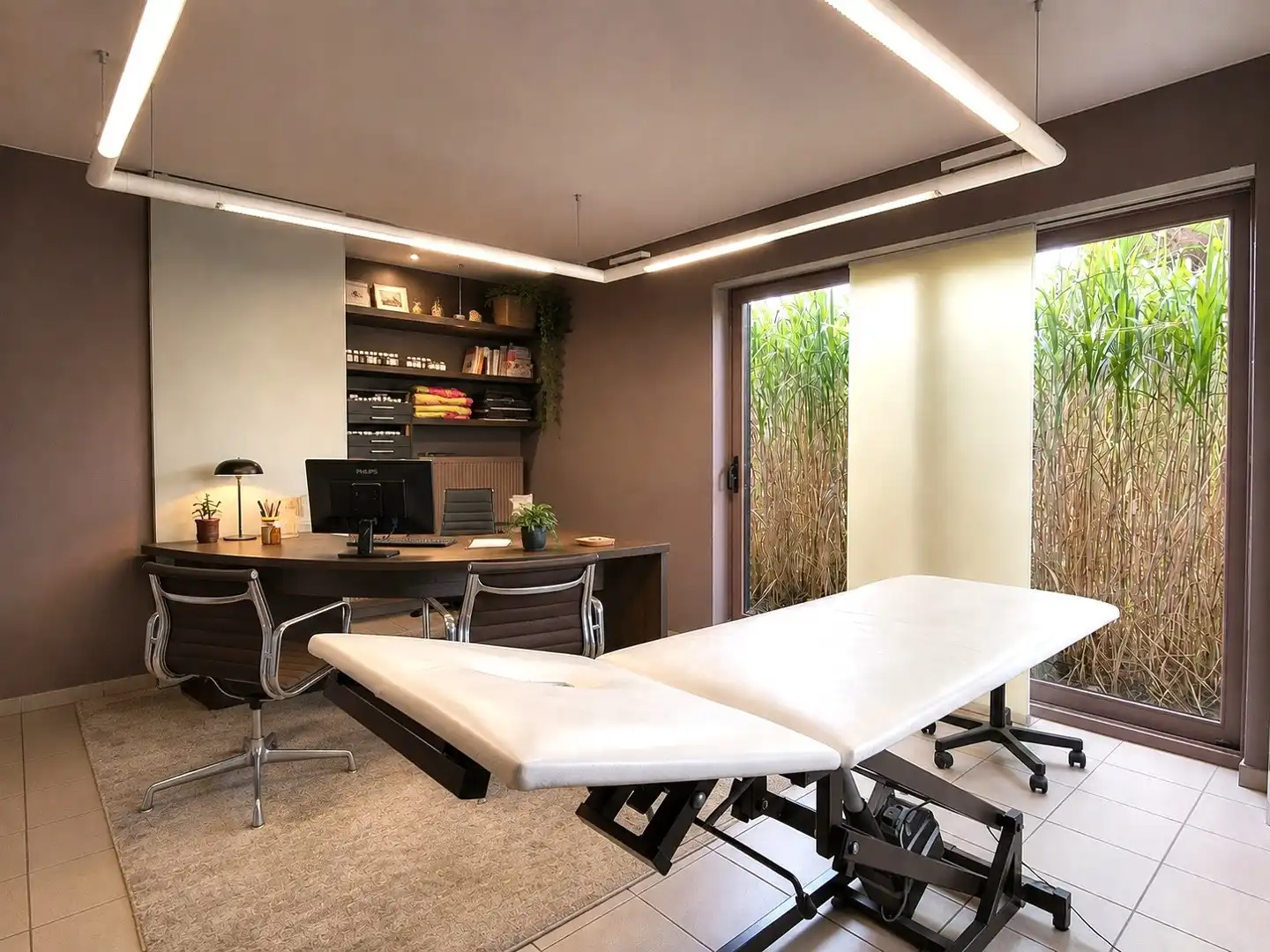 Exclusief wonen & ondernemen: imposante villa met volwaardige praktijk en aparte toegang op commerciële topligging, een perceel van 1.139 m² en met maar liefst 532 m² bewoonbare oppervlakte. foto 35