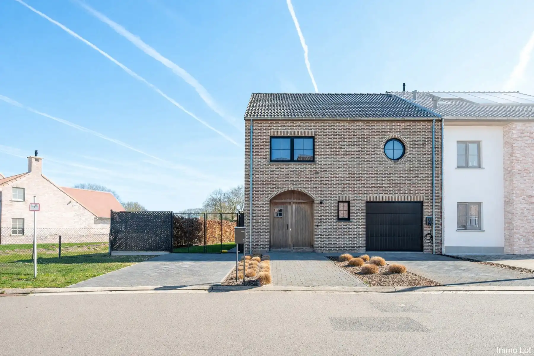 Recente woning in een rustige wijk te Berlare. foto {{pictureIndex}}