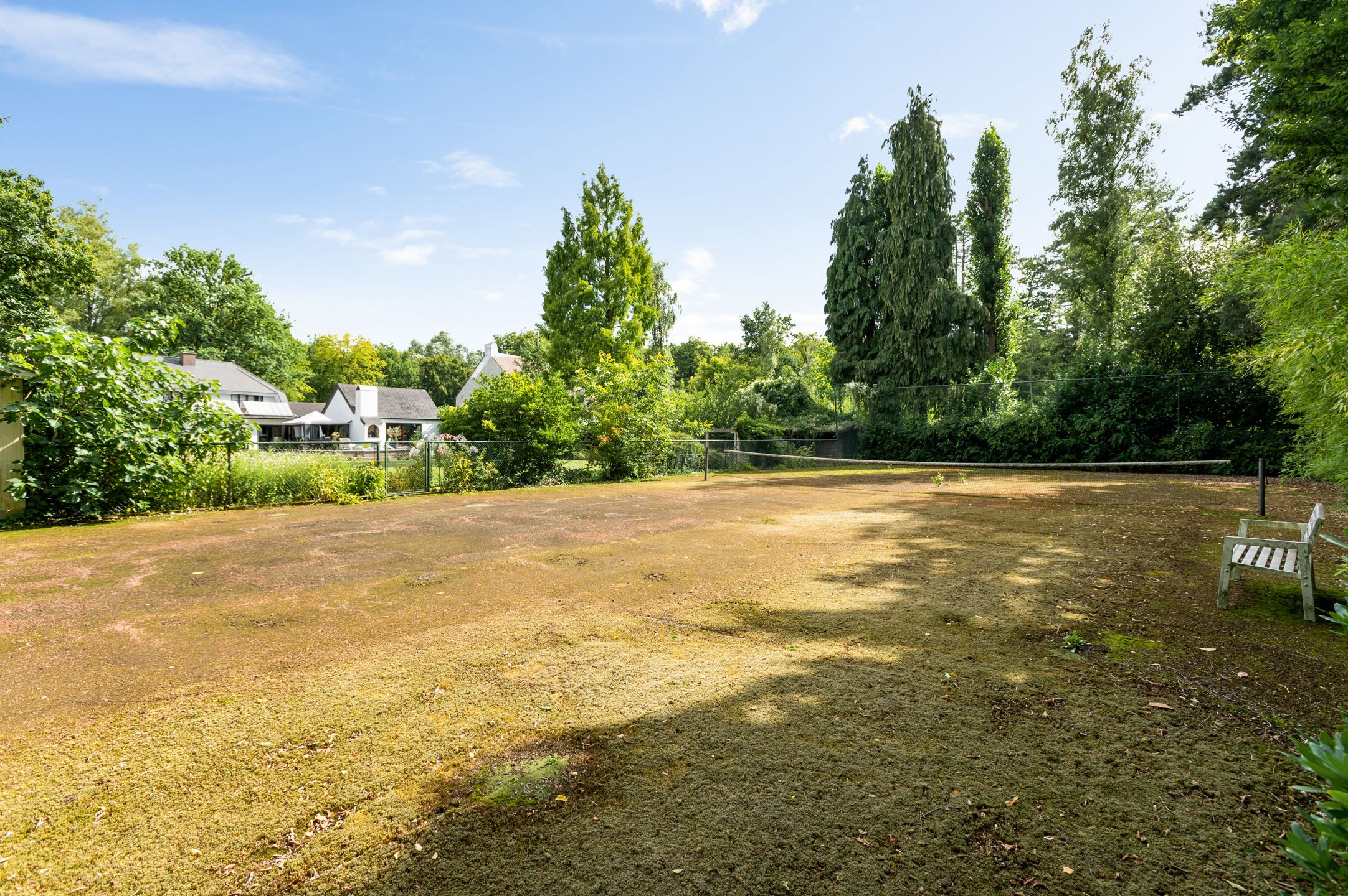 Villa met binnenzwembad en tennisterrein op toplocatie. foto 43