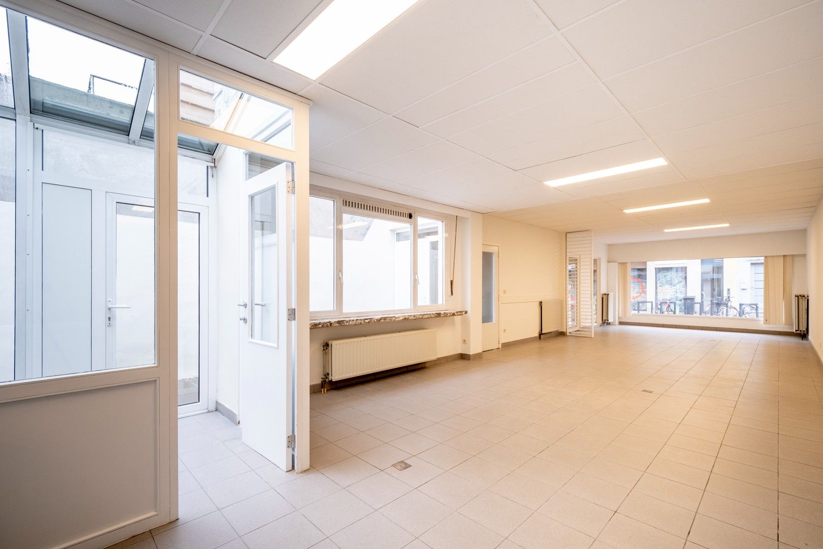 Handelspand met appartement in centrum Zwijndrecht foto 5