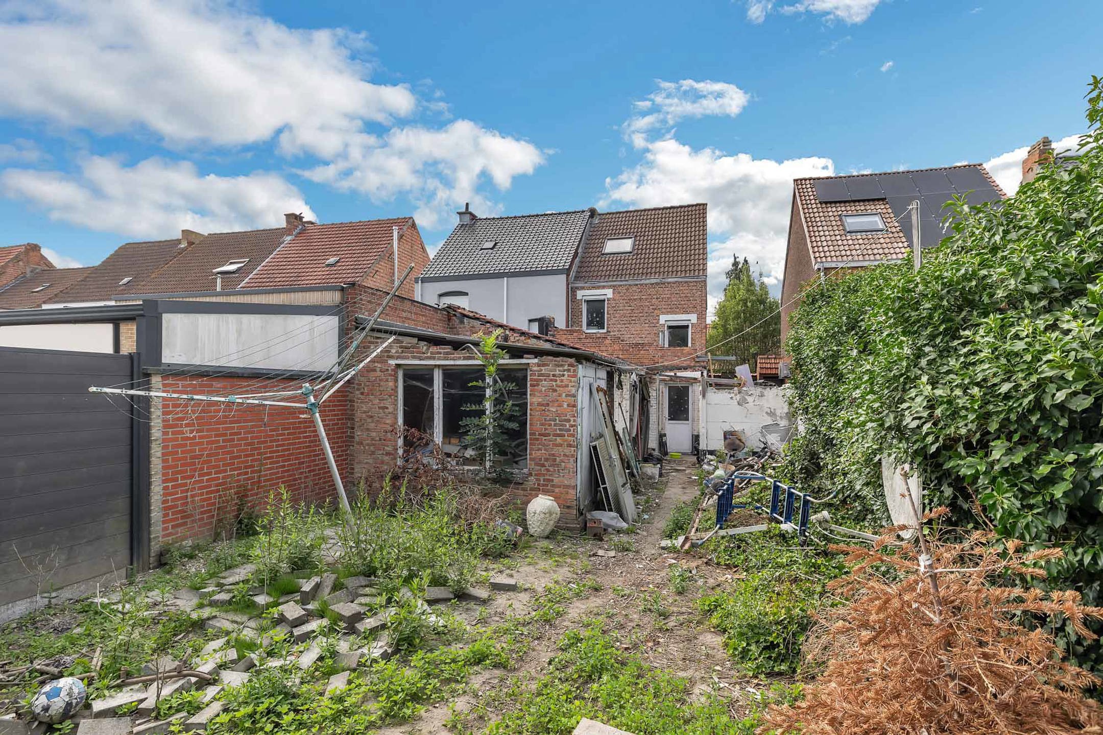 Te renoveren woning te koop in Lebbeke met garage foto 21