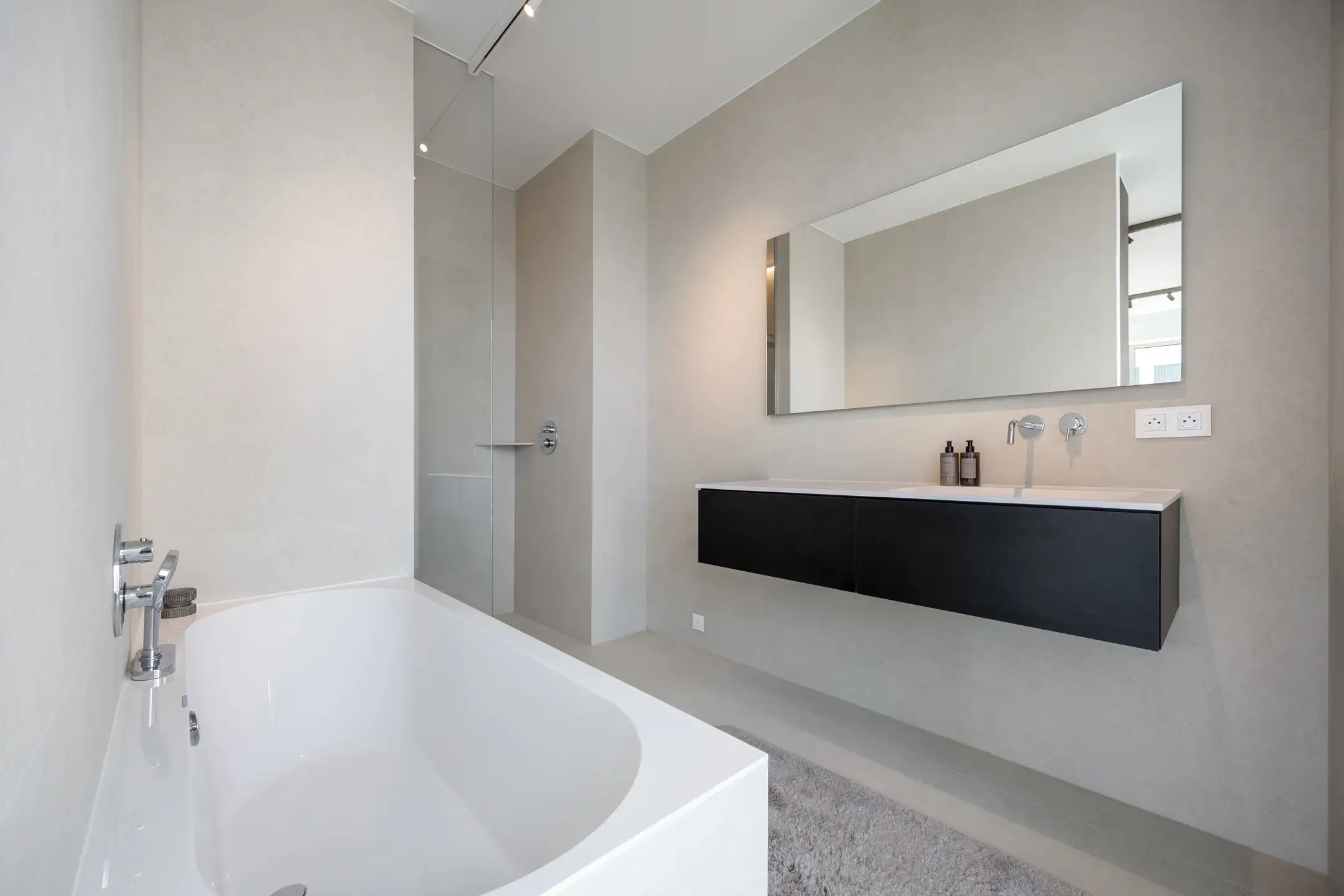 Stijlvol penthouse met panoramisch zicht op stad en haven foto 21