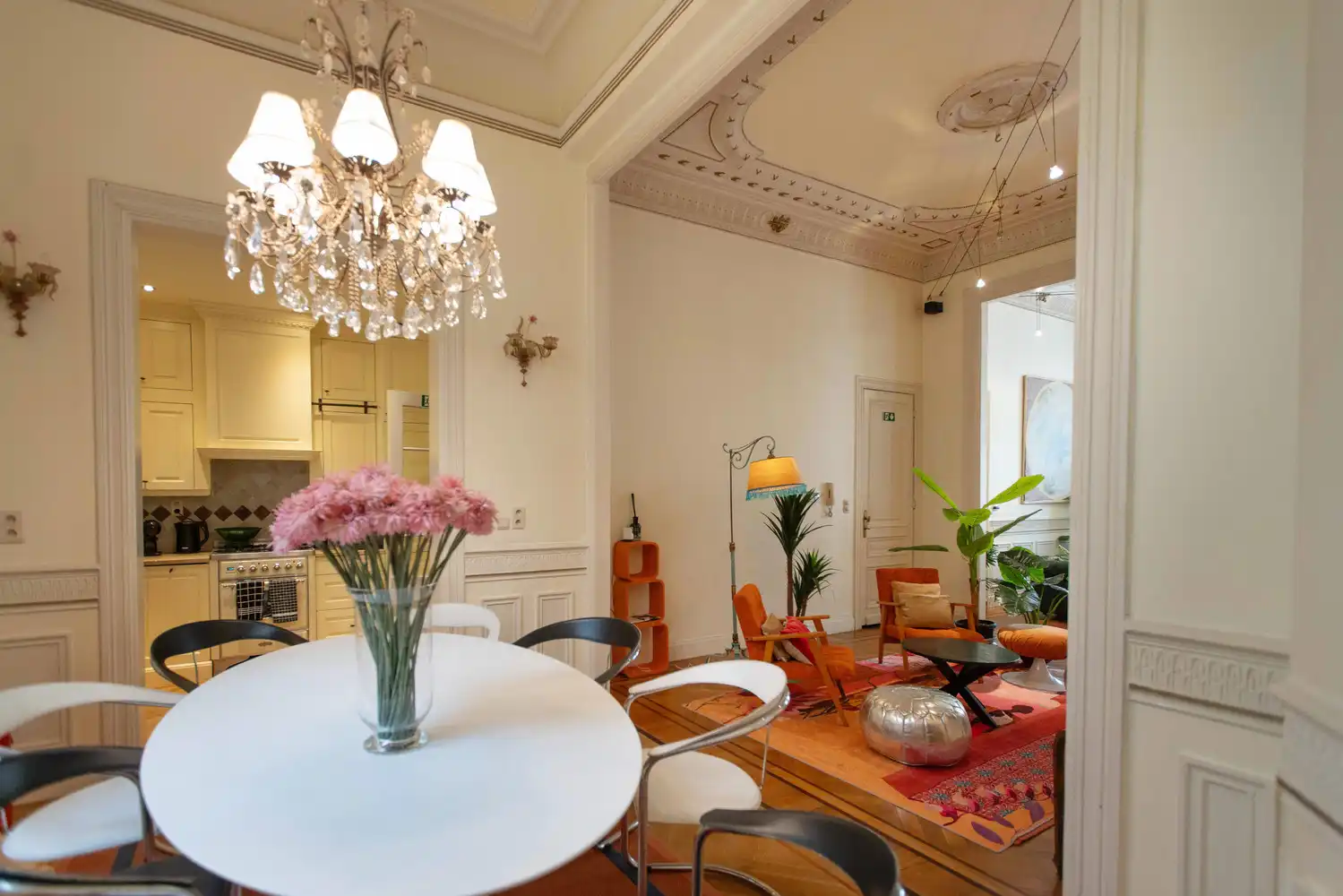 Ruime en luxueuze neoclassicistische herenwoning incl. dubbele garage en veelzijdige mogelijkheden op toplocatie te Antwerpen-Zuid foto 10