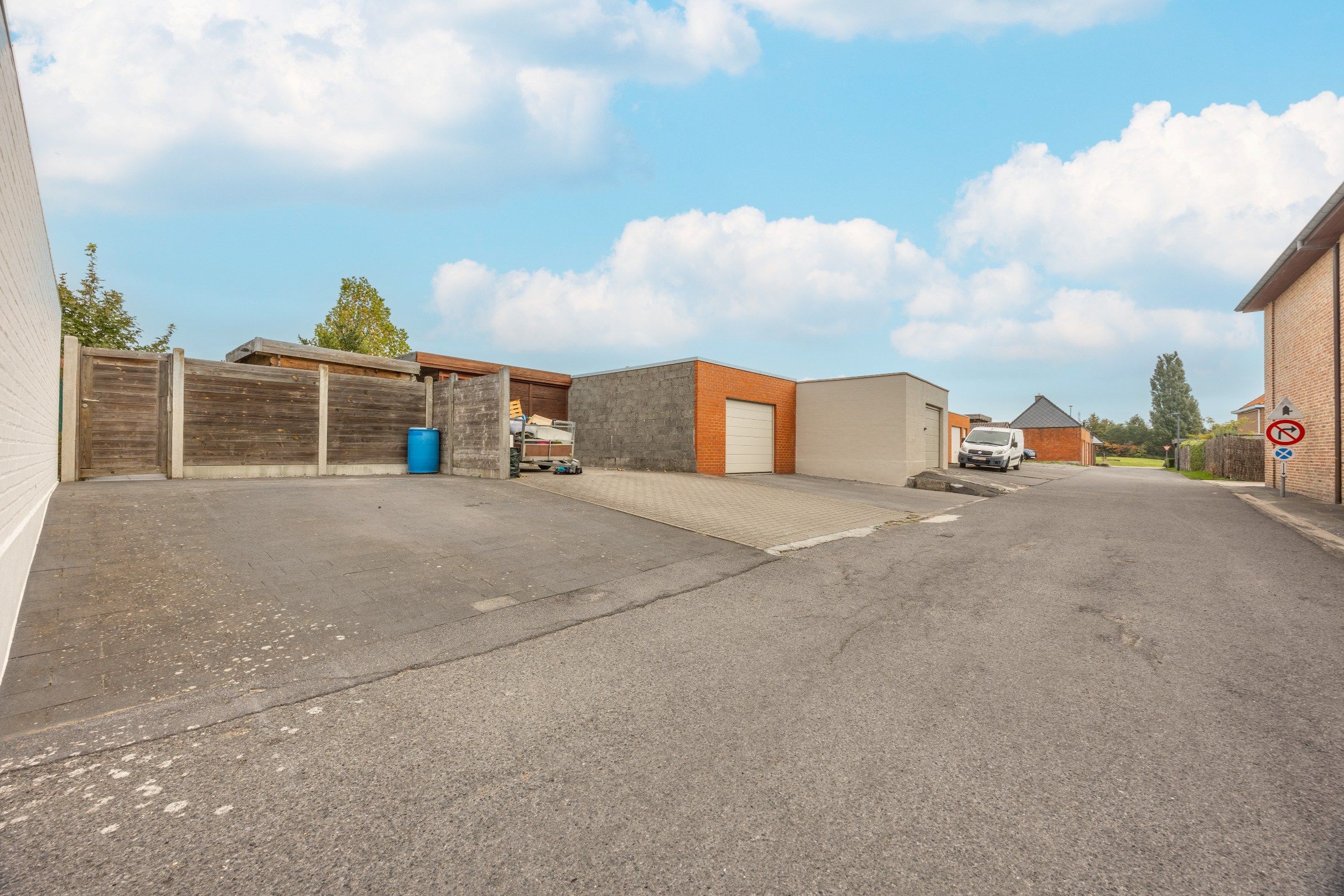 GERENOVEERDE WONING MET TUIN EN UITWEG foto 16