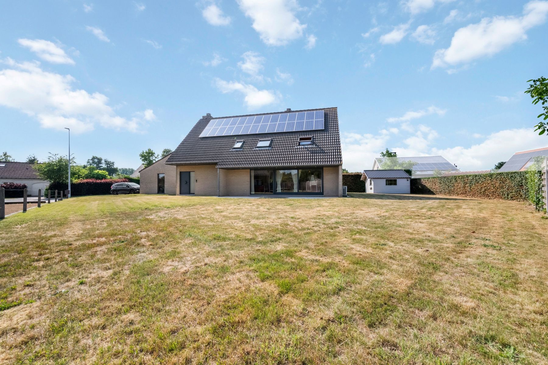 Te Sint-Kruis: Energiezuinige woning met ruimte en comfort. foto 2