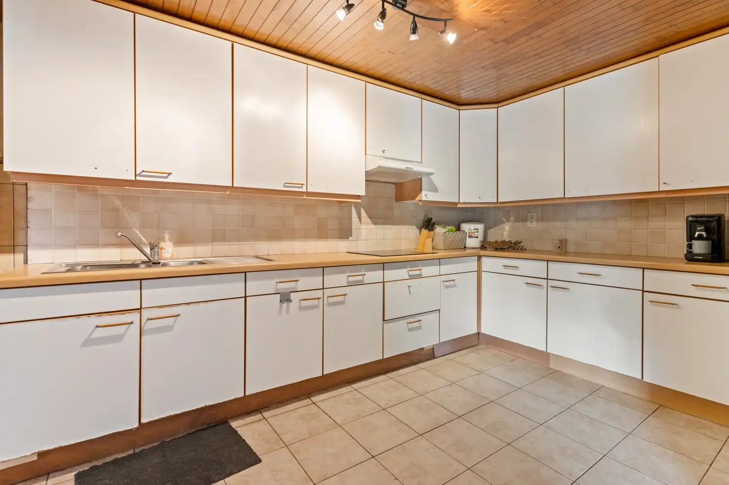 Verder af te werken woning met 4 slaapkamers te Malle! foto 5