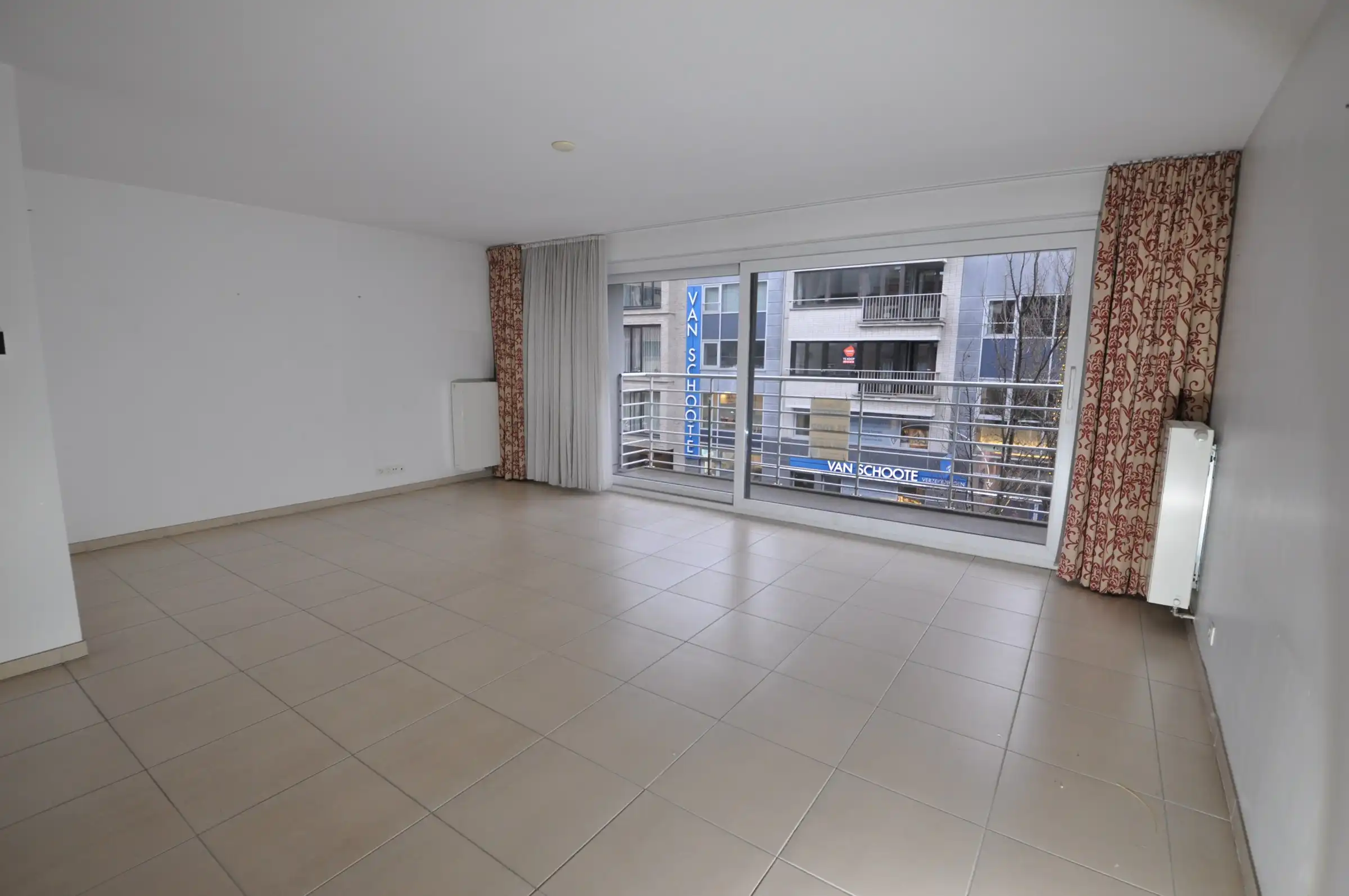 Instapklaar recent appartement met terras op een  centrale ligging foto 3