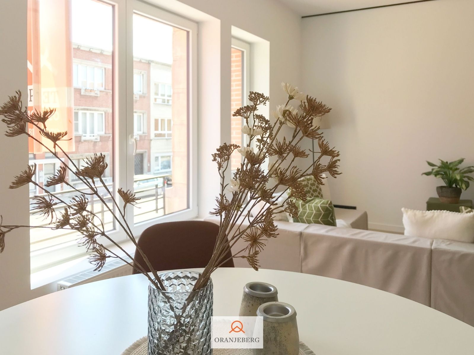 Lichtrijk en gerenoveerd 2 slpk appartement met terras foto 9