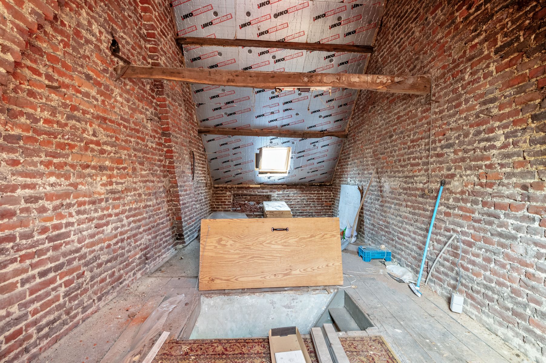 Vernieuwde eengezinswoning met garage en aangelegde tuin foto 9