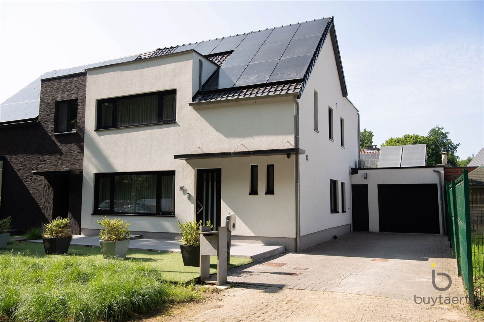 Volledig gerenoveerde woning met 4 slaapkamers. foto 32