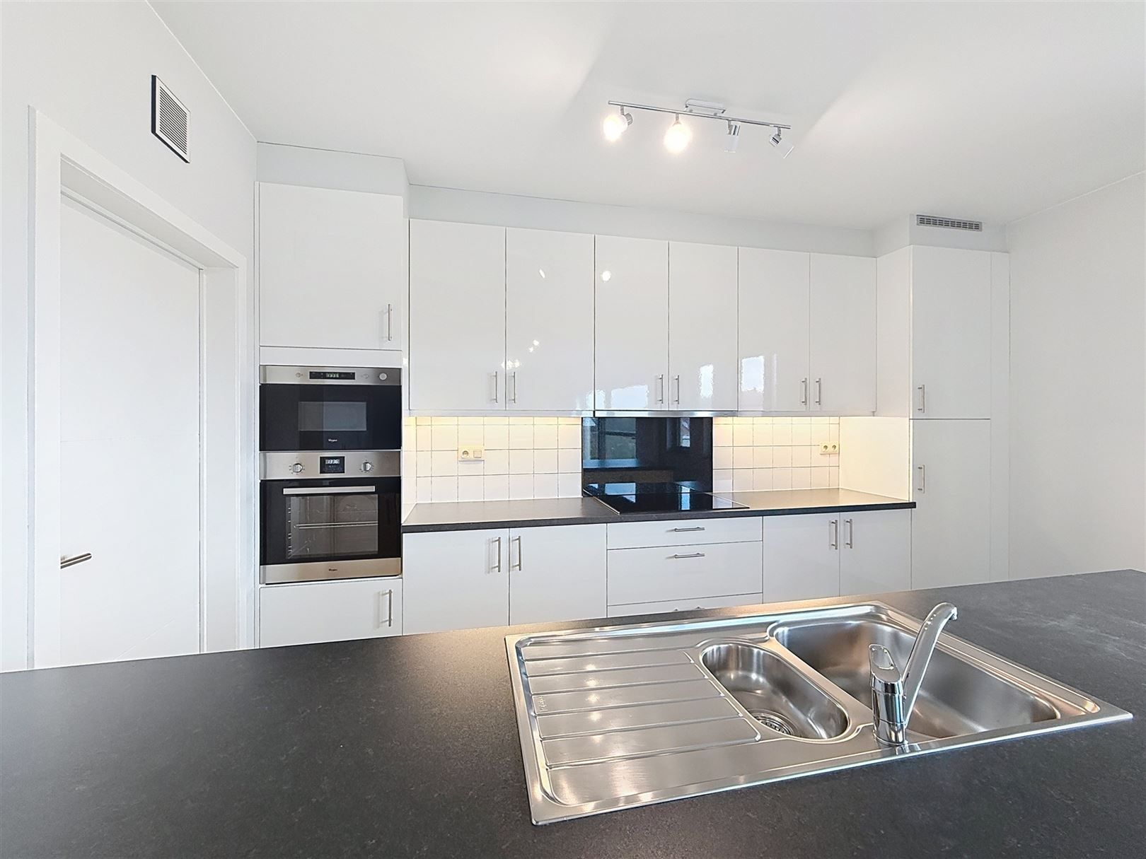 Mooi app, 3 slpks, terras, kelder en parking foto 17