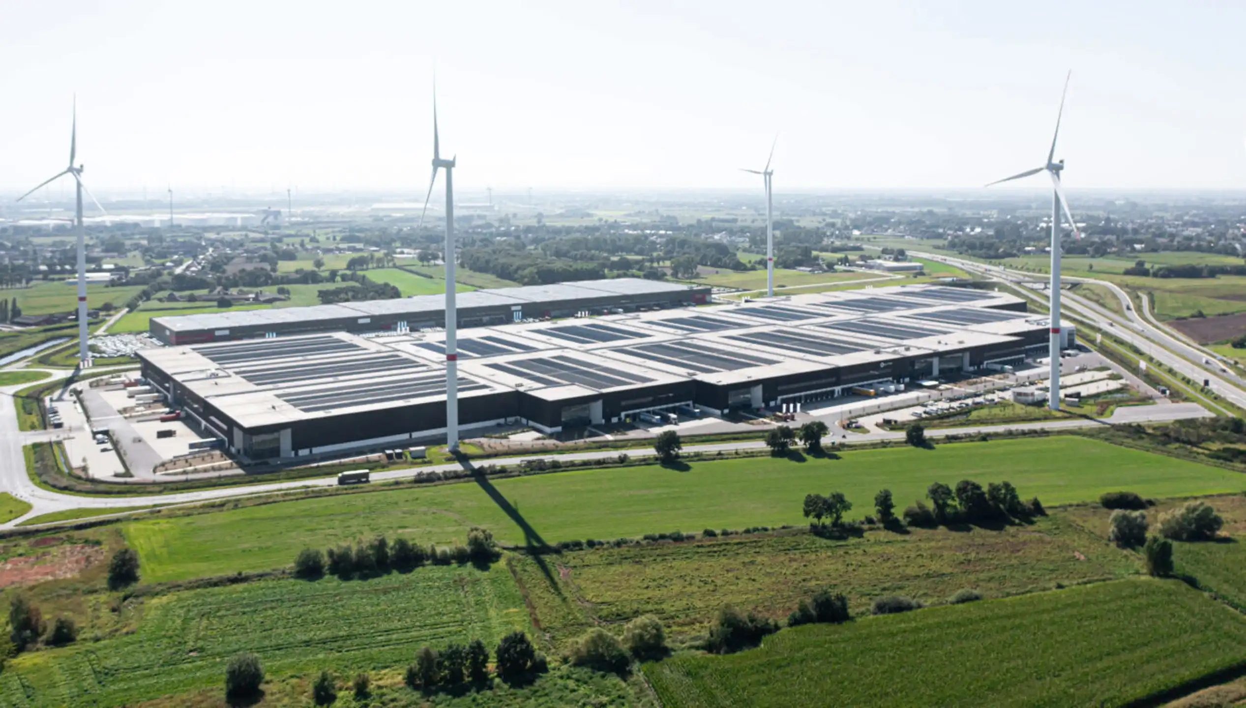 Magazijn met mezzanine en kantoor te huur foto 9