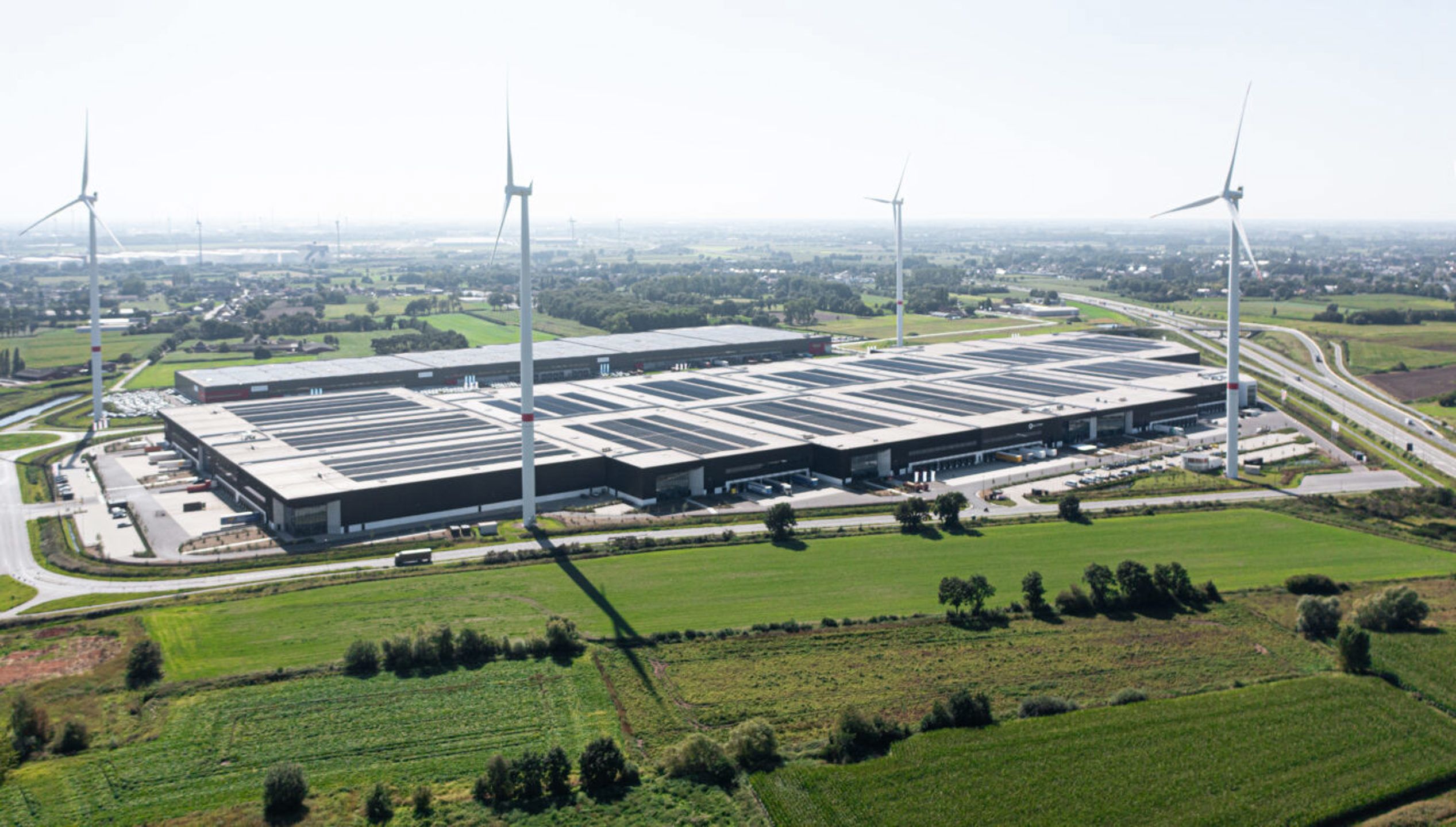 Magazijn met mezzanine en kantoor te huur foto 9