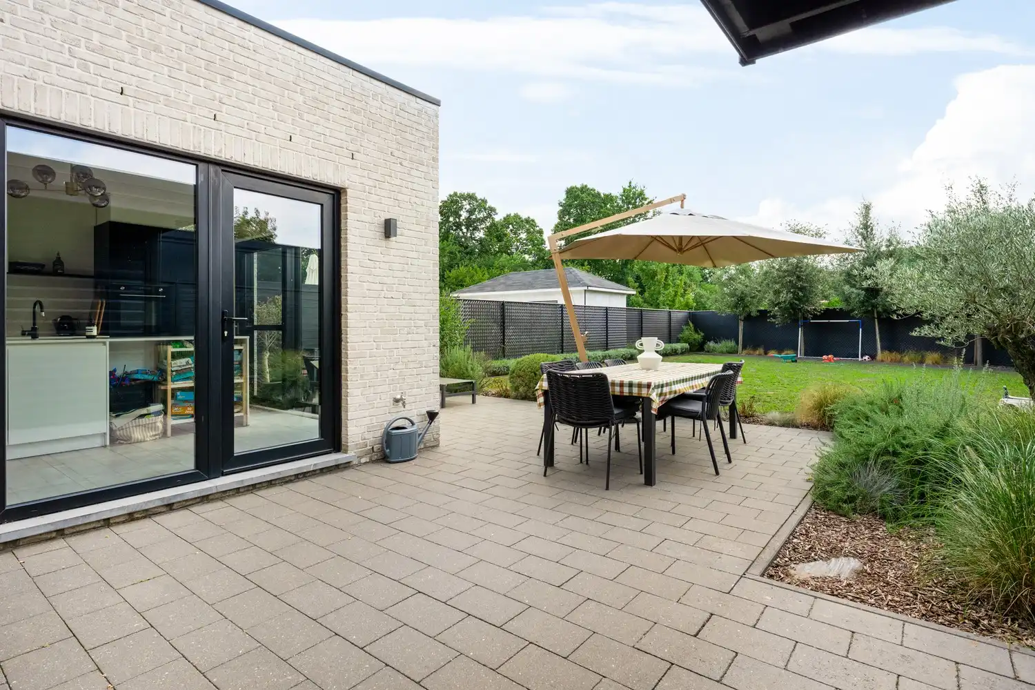 Half open bebouwing in een rustige wijk met 4 à 5 slaapkamers! foto 13