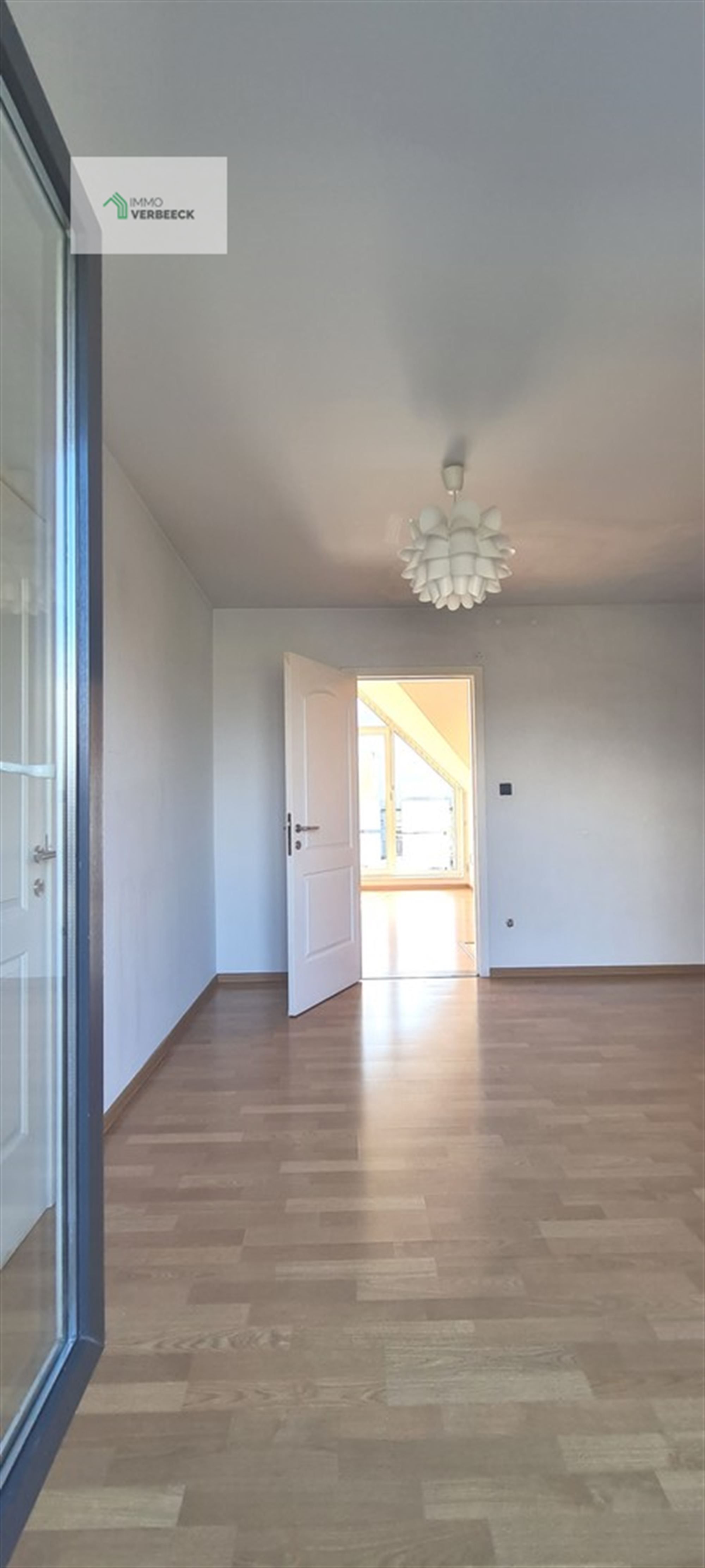 Gezellig dakappartement met zéér ruim terras. foto 9
