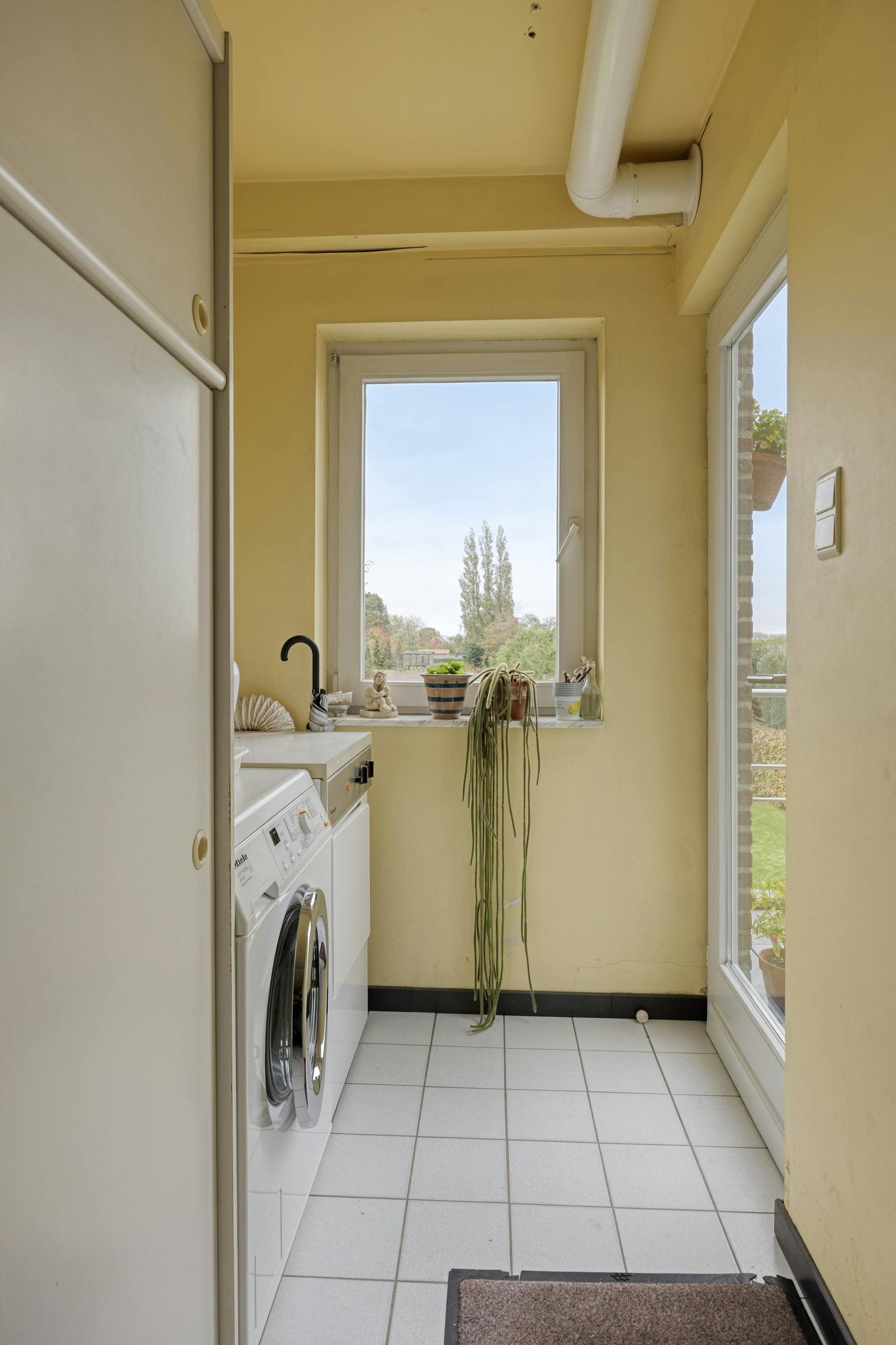 Ruime woning met tuin en handelsruimte of kantoor op glvl foto 23