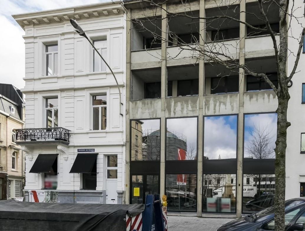 TOP GELEGEN HANDELSGELIJKVLOERS foto {{pictureIndex}}