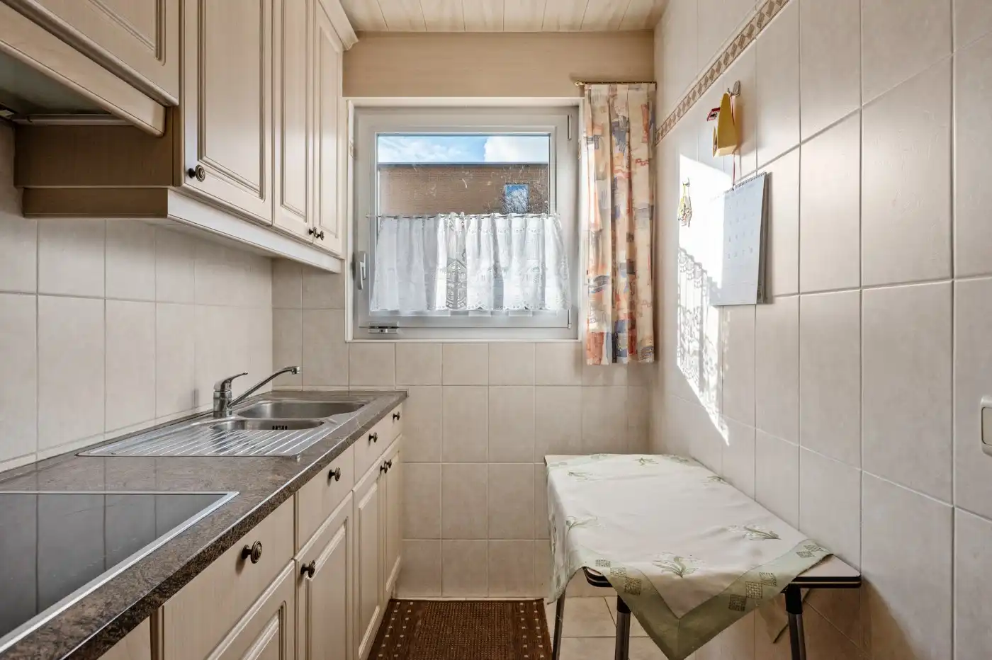 Gezellig, goed gelegen app. op GLV met 2 slpk., veranda en garage foto 9