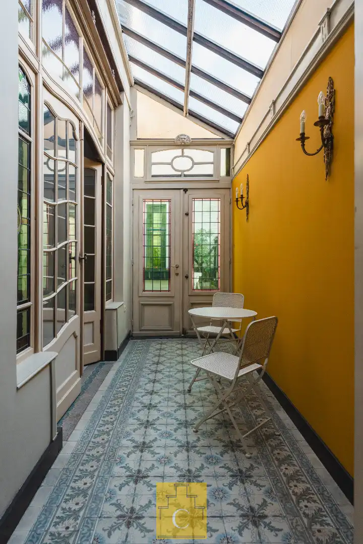 Ruime karakterwoning met 17e-eeuwse gevel, kleine garage, zongerichte terrastuin en extra terras op het verdiep, mooie locatie in het hartje van Brugge foto 7