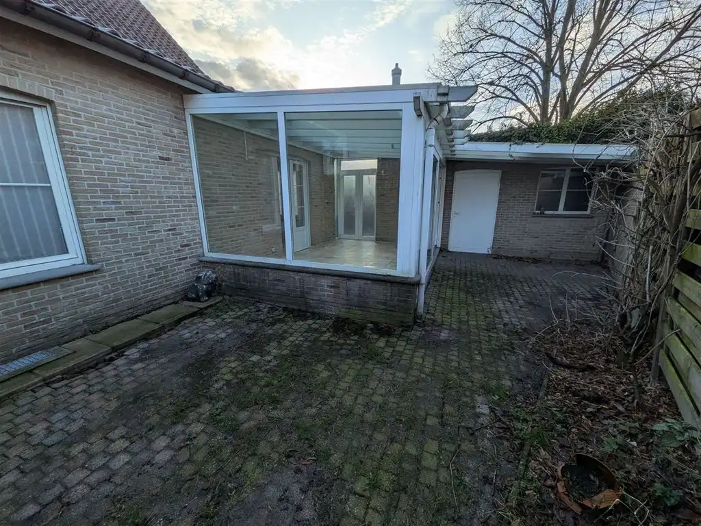 Half open bebouwing tegen het centrum van 's-Gravenwezel foto 19