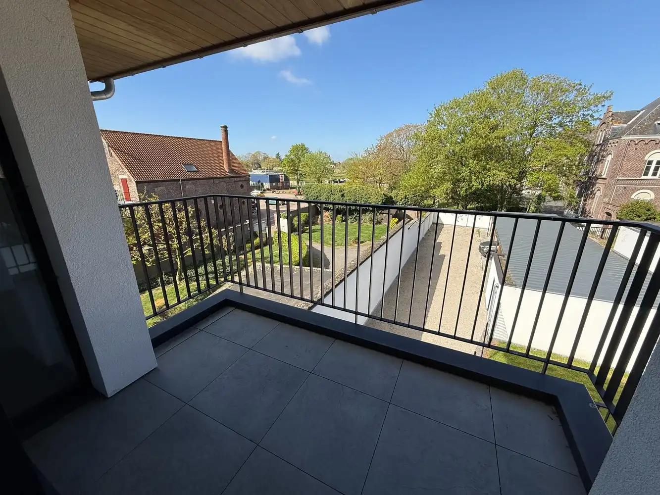 Ruim duplex nieuwbouwappartement met 2 slaapkamers én parkeerplaats! foto 7