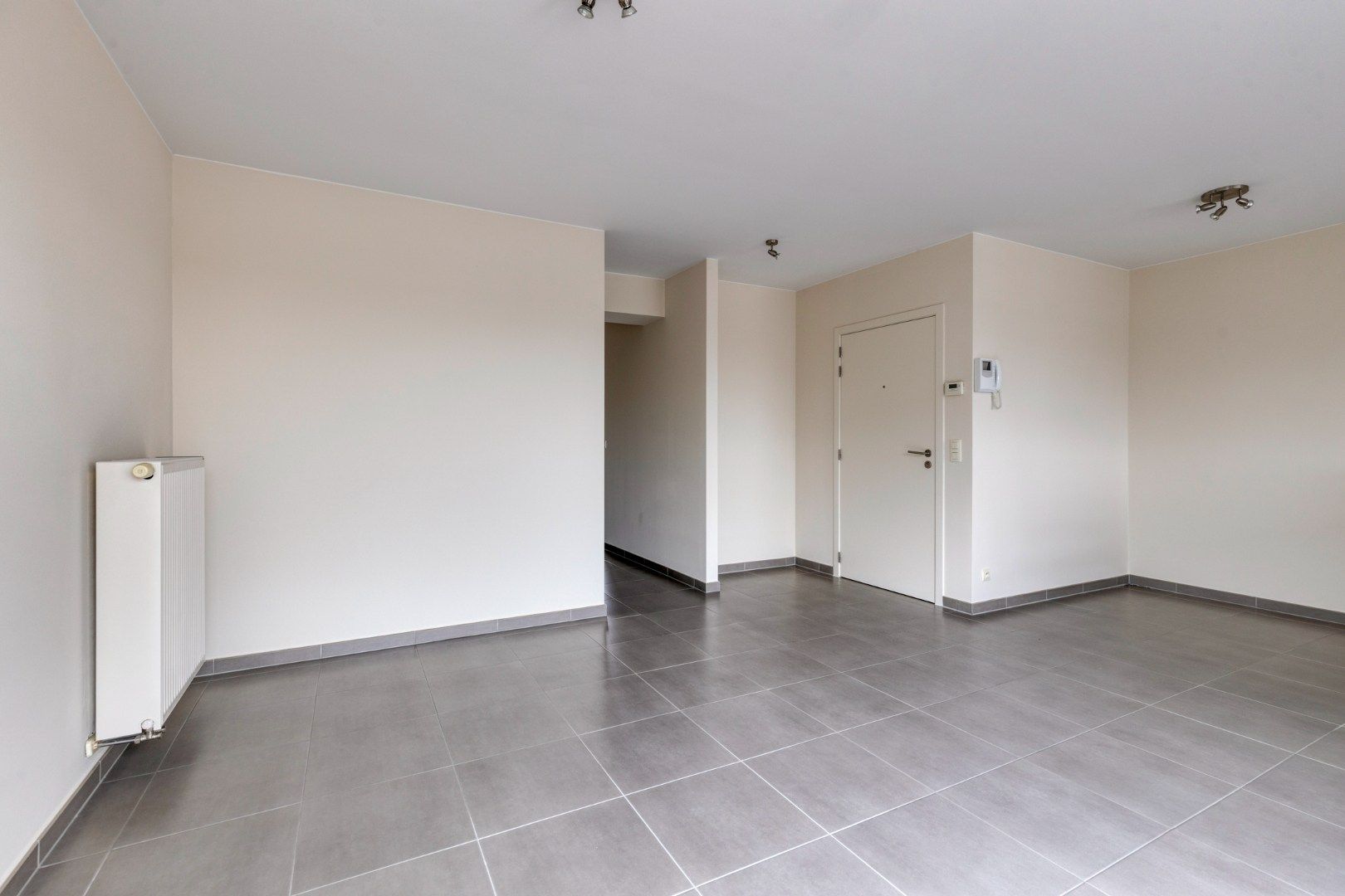 Mooi recent appartement met groot terras en garage! foto 4