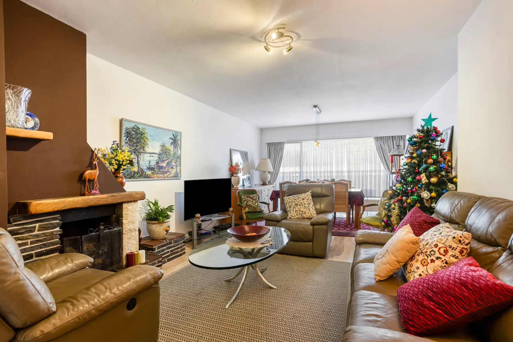 Ruim 3-slaapkamerappartement met terras en garage  foto {{pictureIndex}}