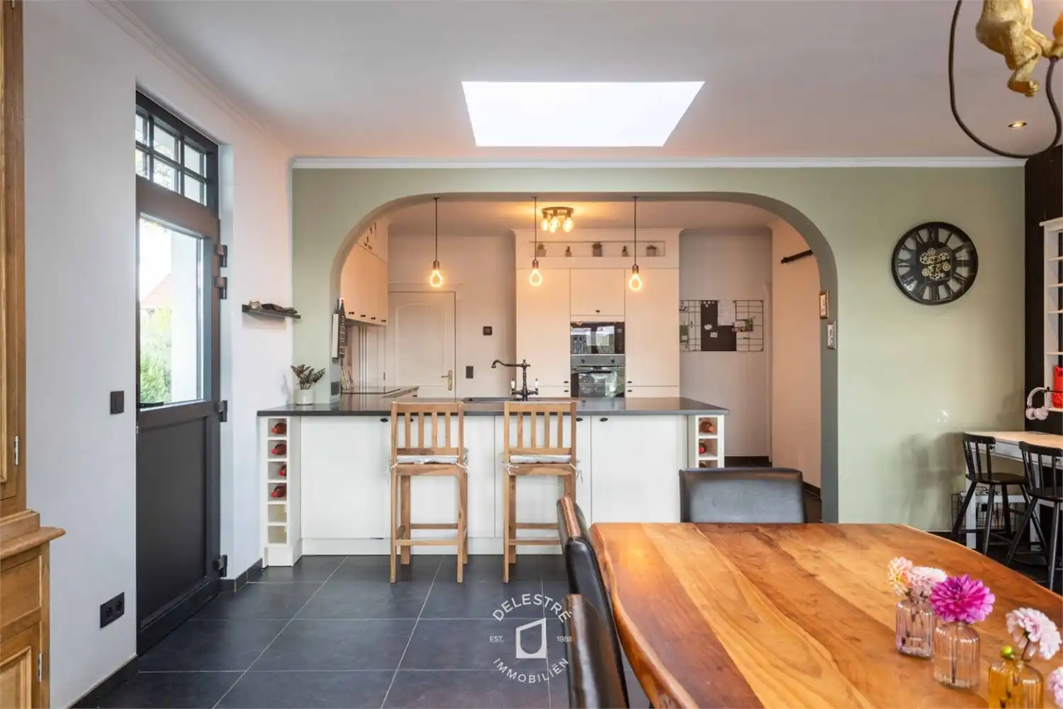 ** IN OPTIE ** GERENOVEERDE WONING MET 6 SLPK. EN TUIN foto 5