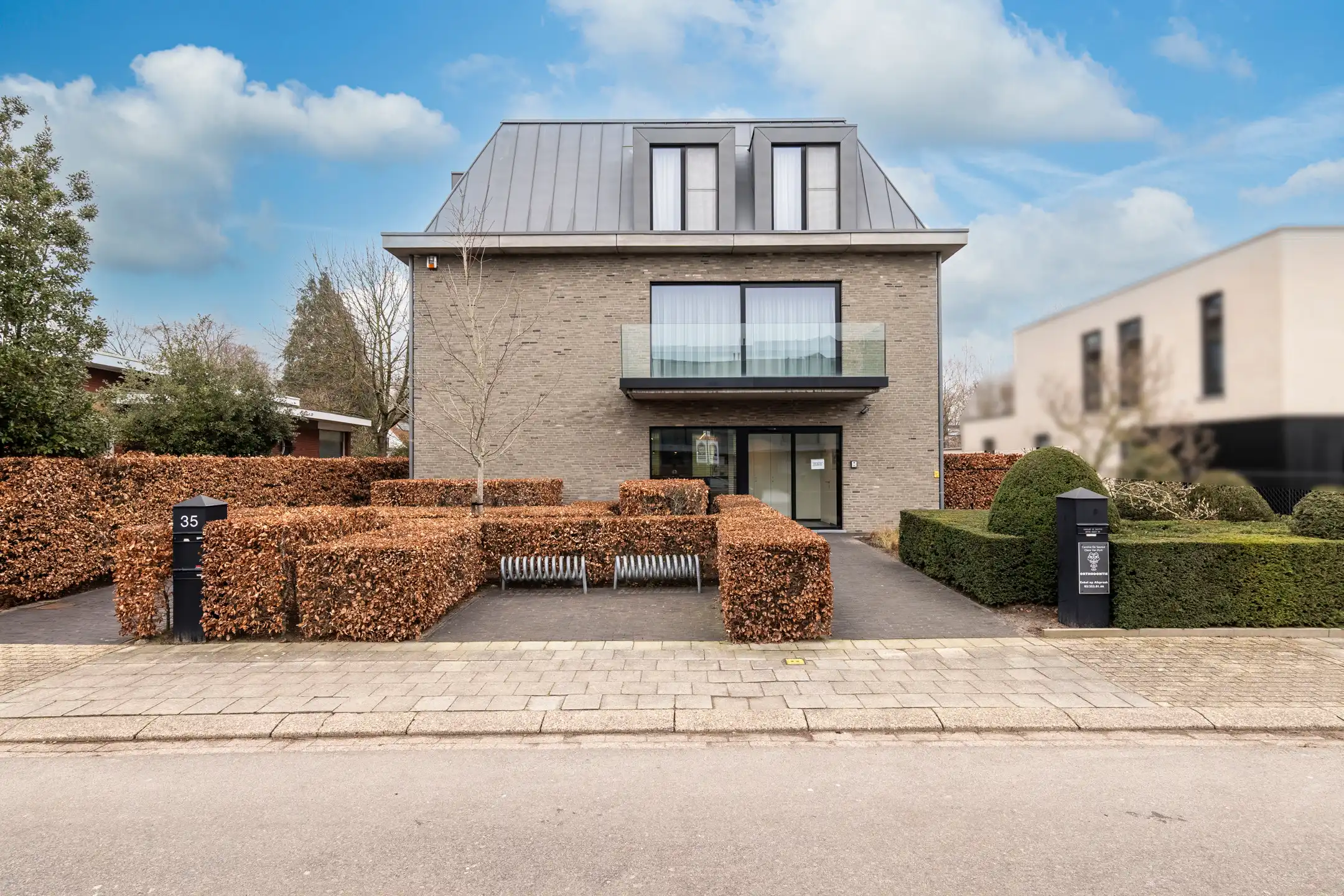 Stijlvol appartement op tweede verdieping met royaal terras foto 2