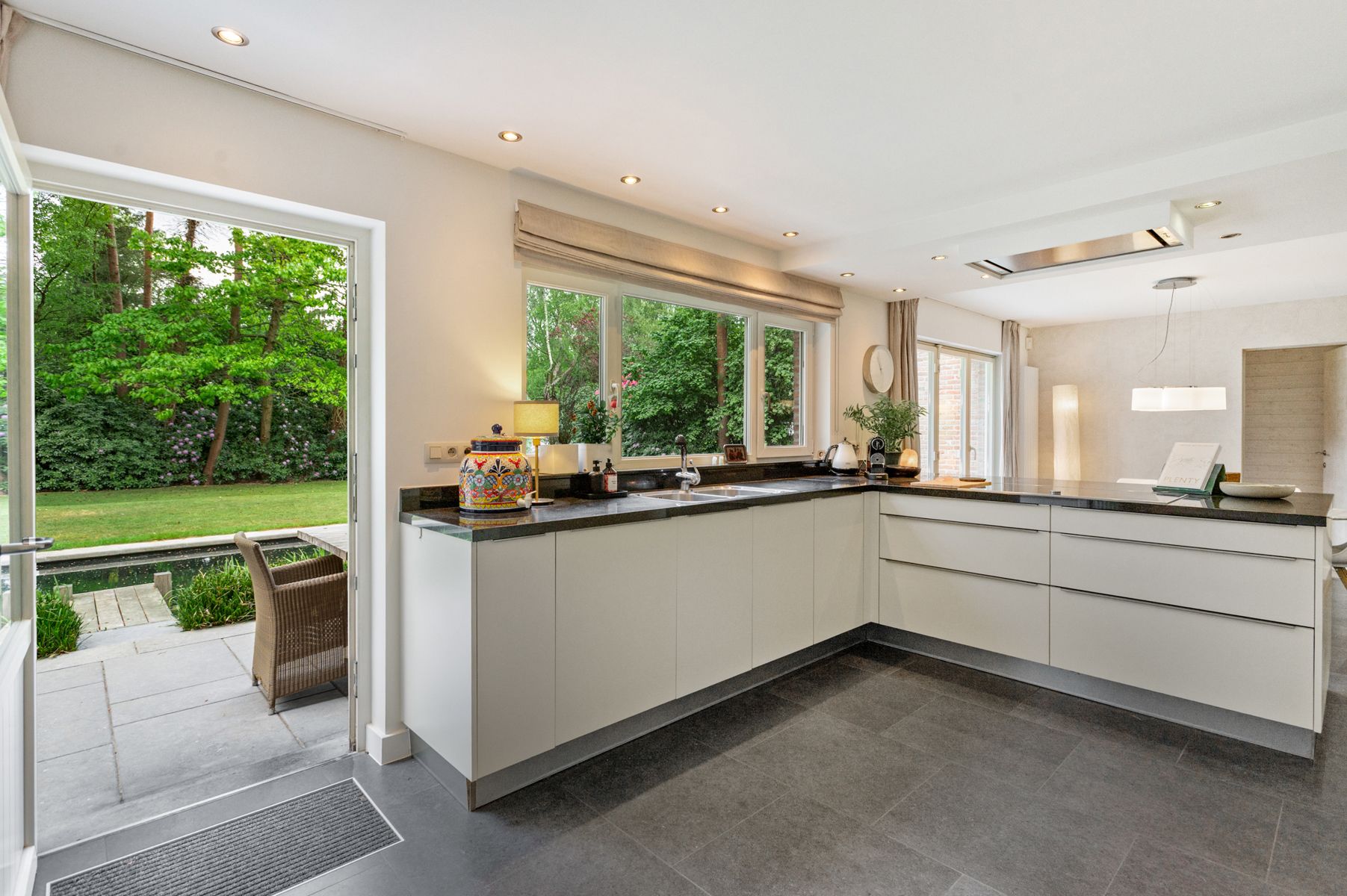 Ruime villa op toplocatie in de gegeerde wijk Koningshof foto 14