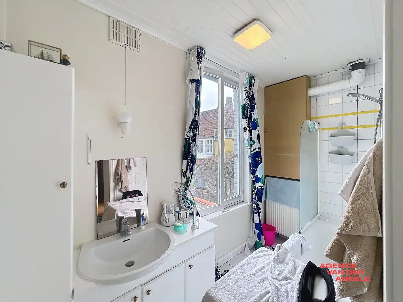 Centraal gelegen handelswoning met 4 slaapkamers en riante tuin  foto 18