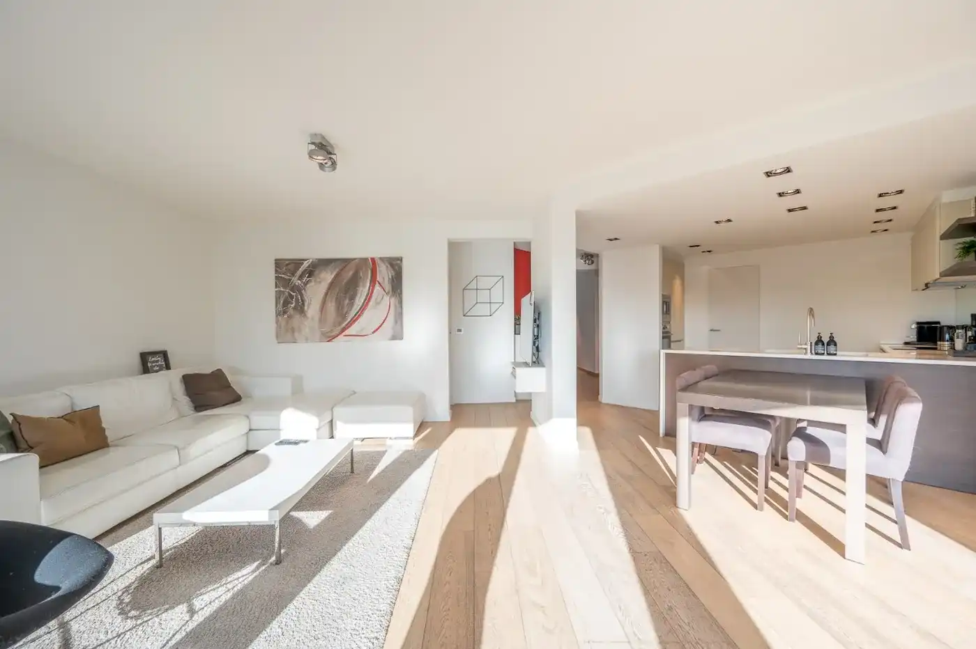 Perfect gelegen drie slaapkamer appartement met zonneterras foto 8