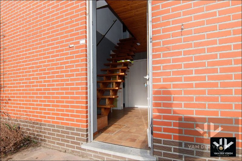 Te renoveren (uitbreidbare) woning (6% btw) met garage op een rustig gelegen perceel van +- 11are op wandelafstand van het centrum van Diepenbeek! foto 4