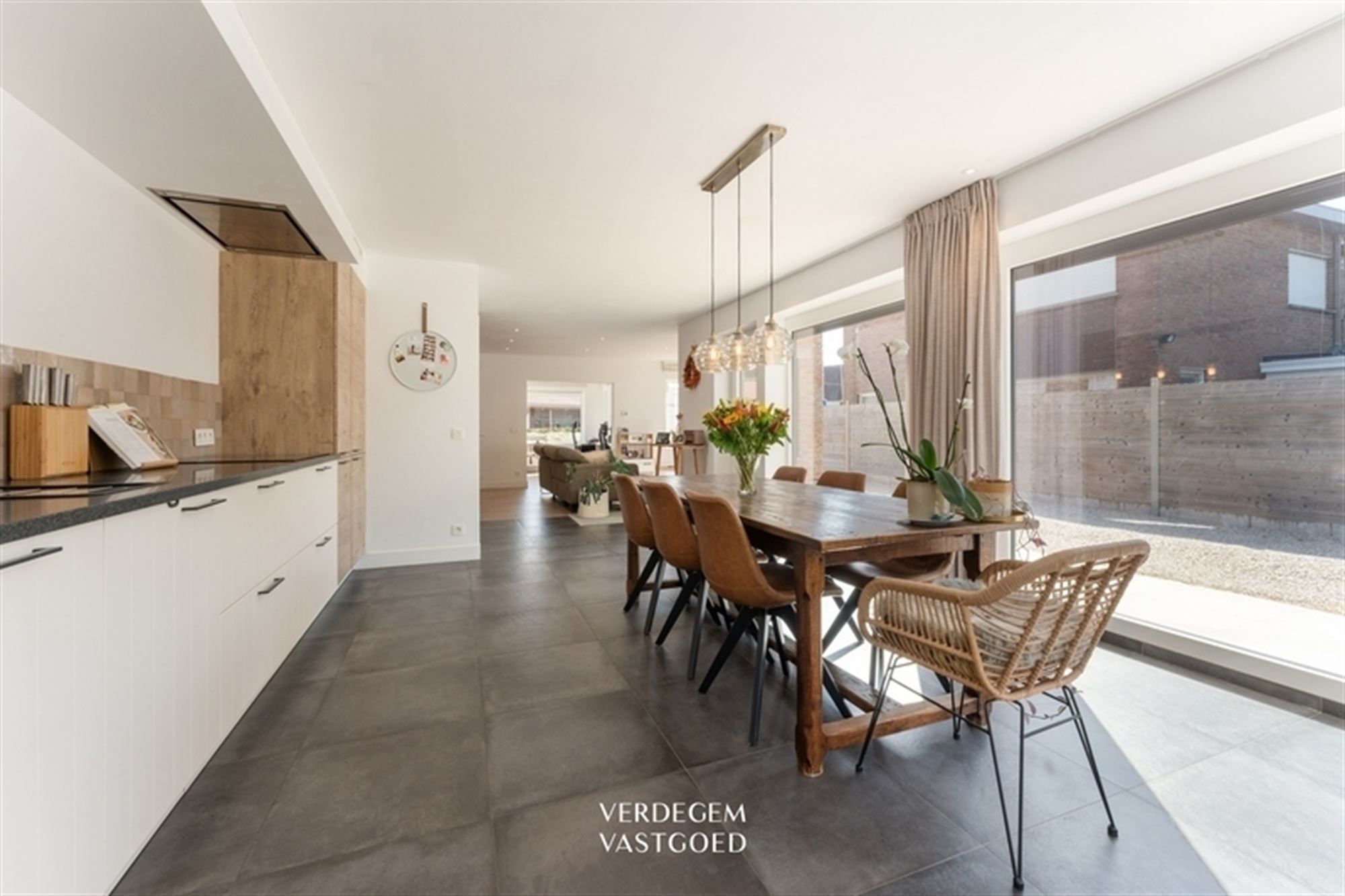 Ultragezellige en instapklare woning in het hart van Wippelgem foto 10