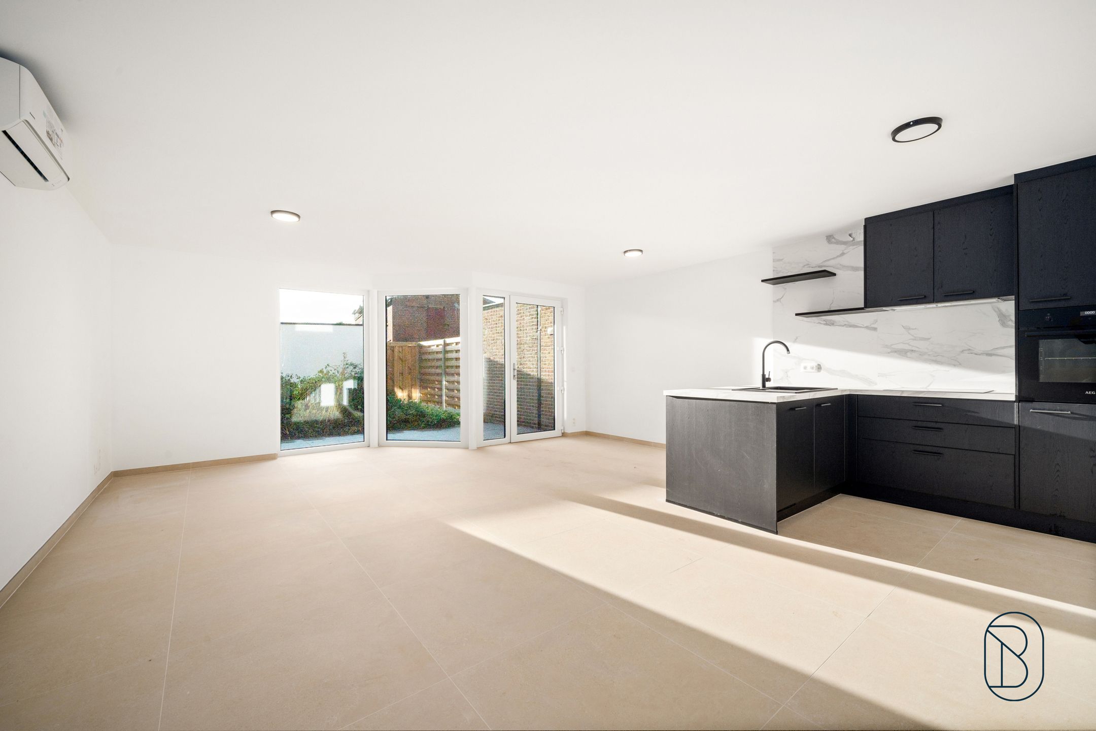 Appartementsgebouw bestaande uit 6 appartementen met garages foto 3