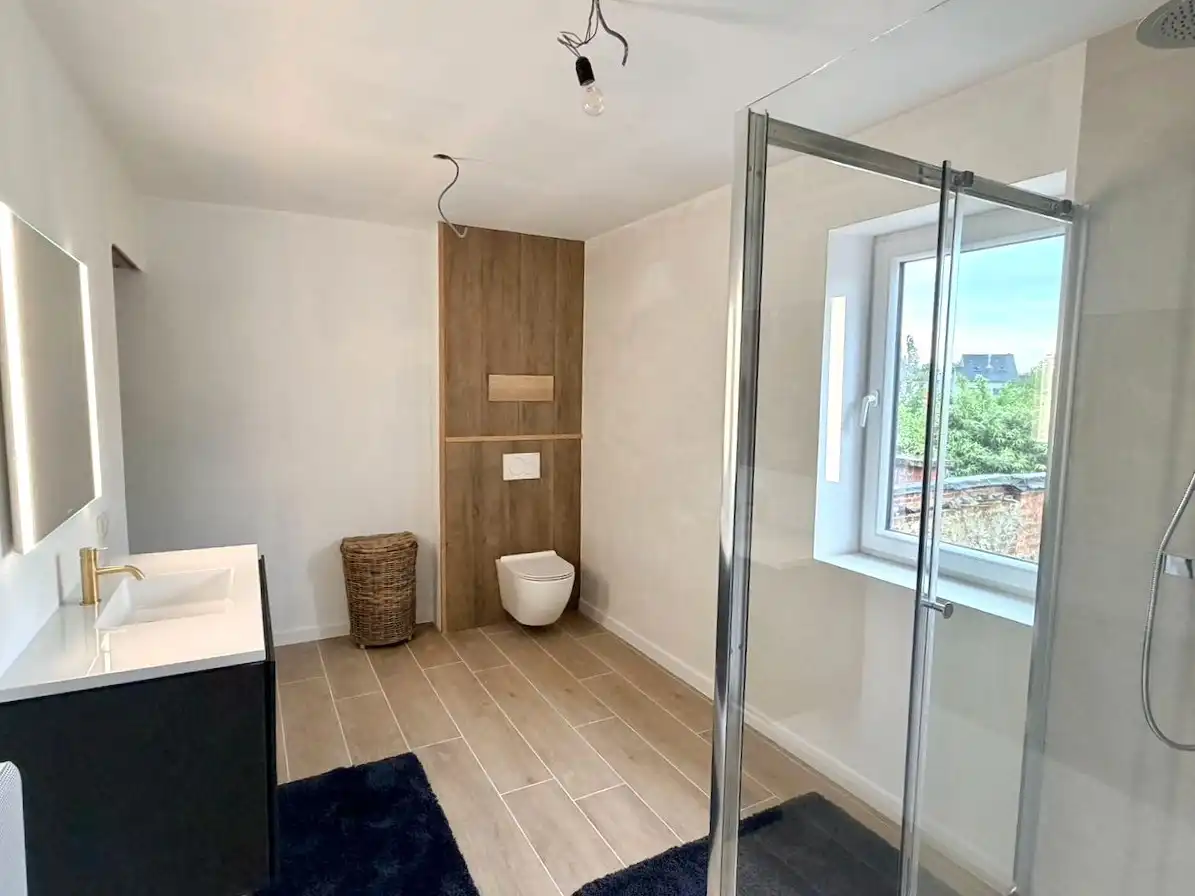Ruime halfopen woning met sterke basis op perceel van 11a65ca foto 8