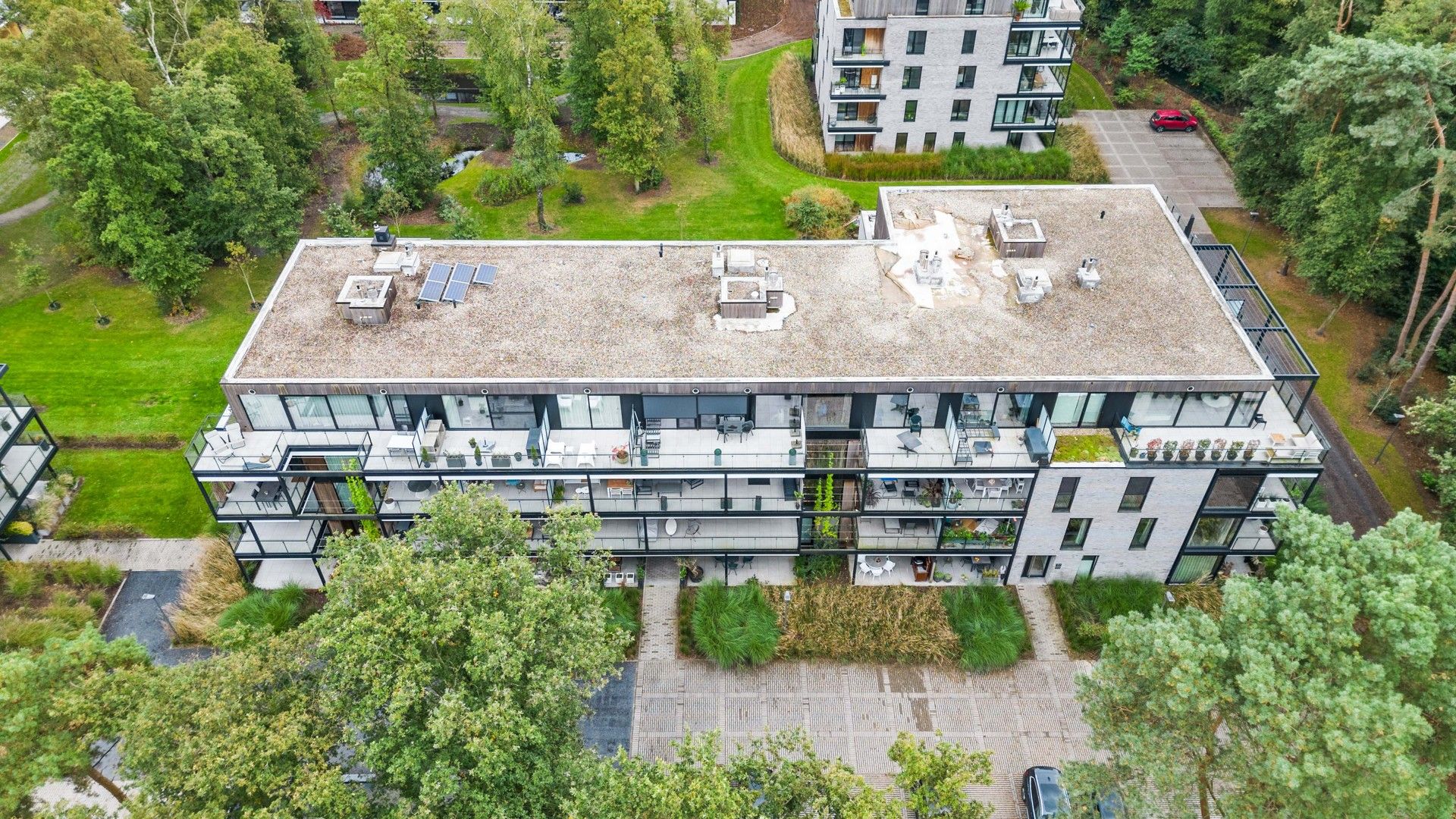 Luxueus ingericht appartement in een omsloten privébos foto 20