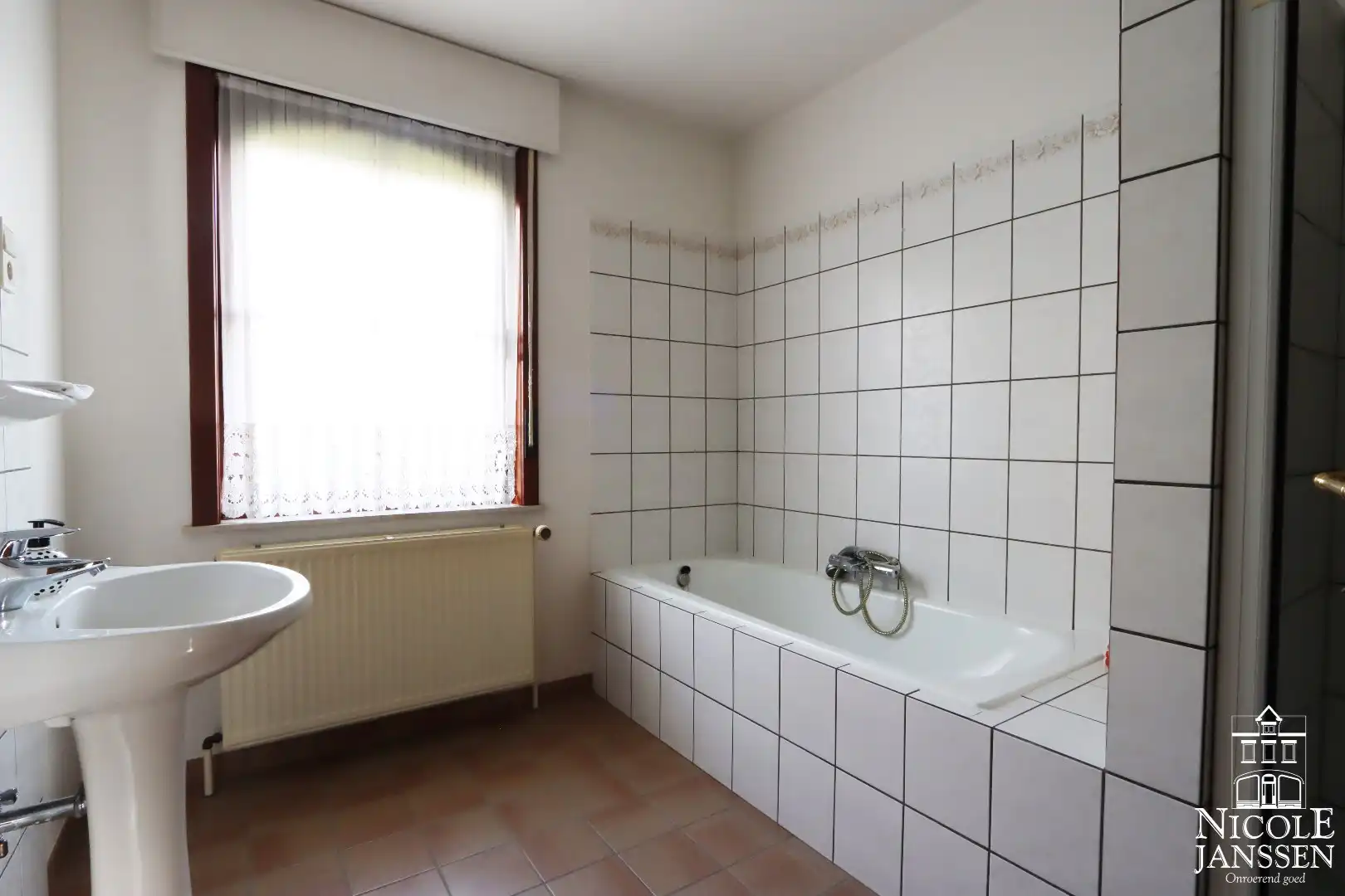 Instapklare en ruime gezinswoning met garage en diepe tuin in het gezellige Beek foto 15