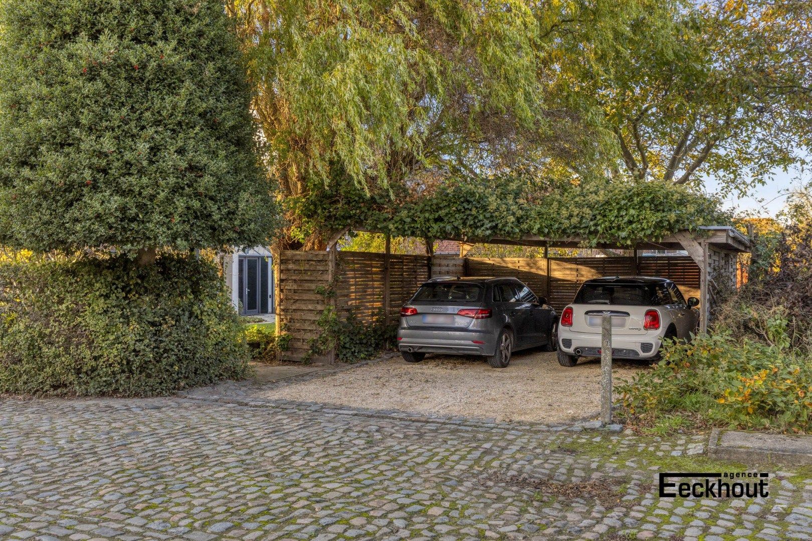 Ruime halfopen woning met prachtige aangelegde tuin en carport voor 2 wagens! foto 29