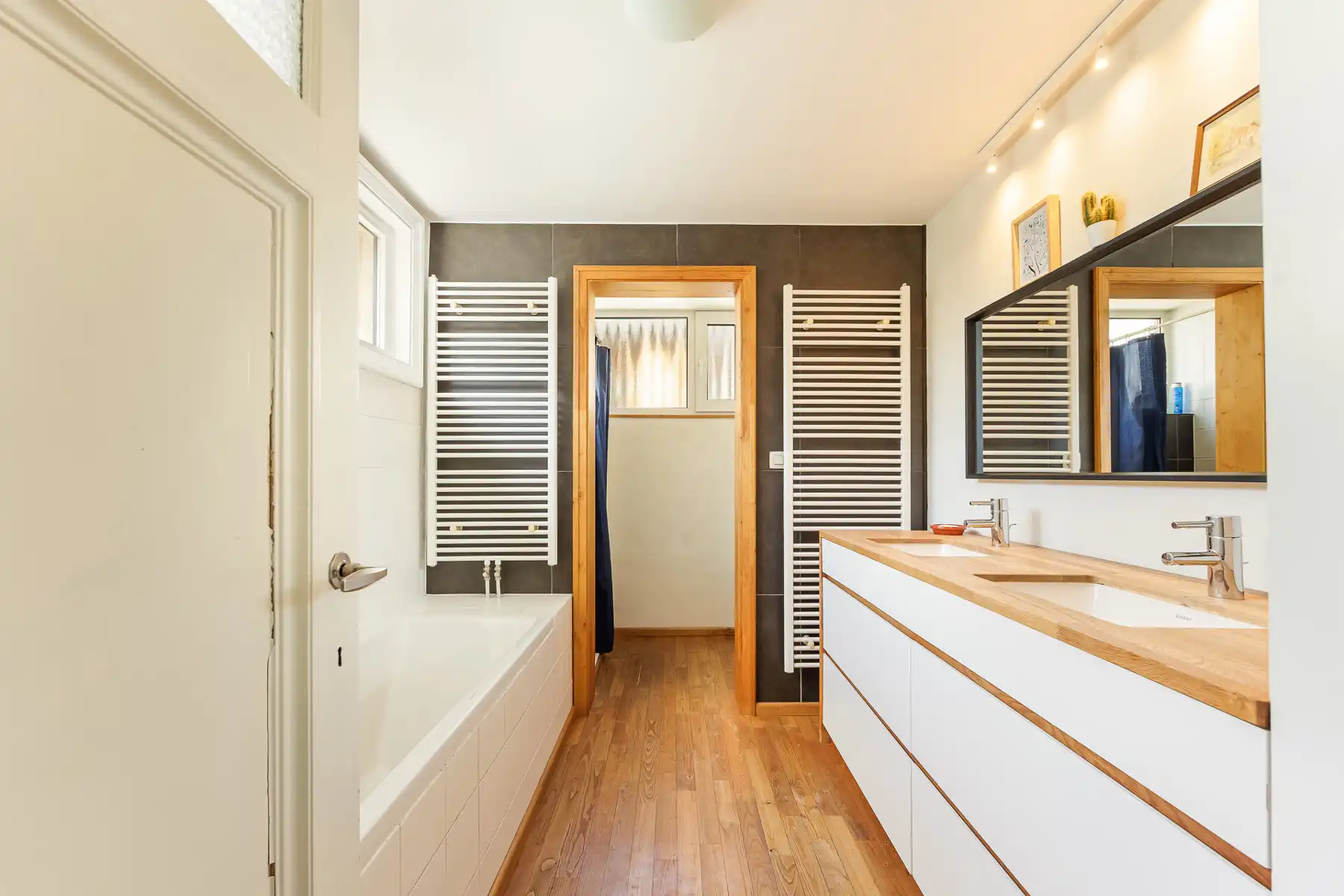 Grote woning met achterhuis in het leuke Berchem foto 8