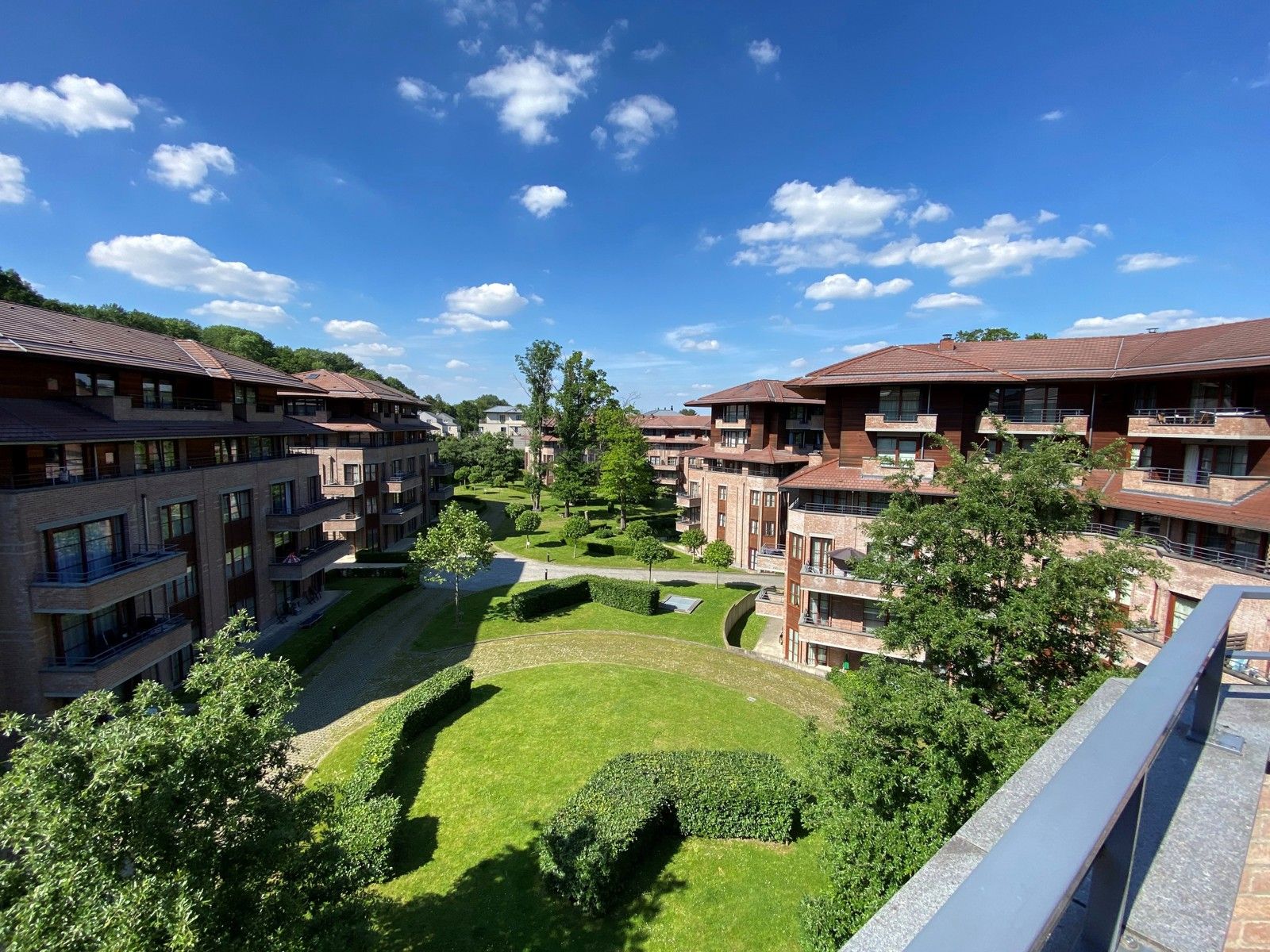 Prachtig gemeubeld appartement 2 kamers met terras.  foto {{pictureIndex}}