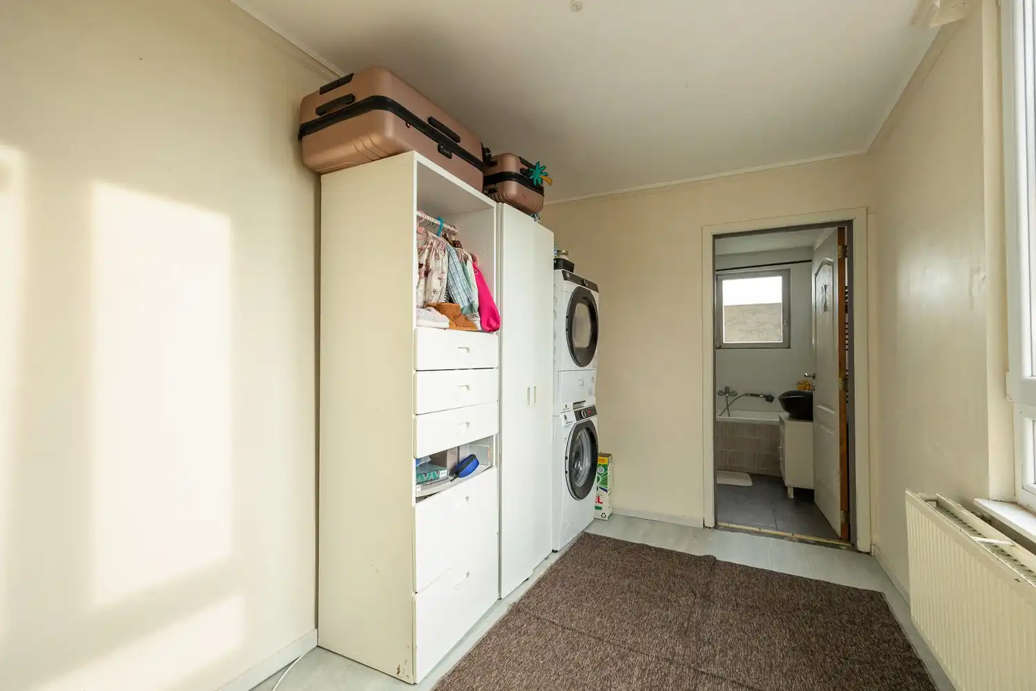 Ruime  op te frissen woning met 6 tot 8 slaapkamers en veelzijdige woonmogelijkheden foto 4